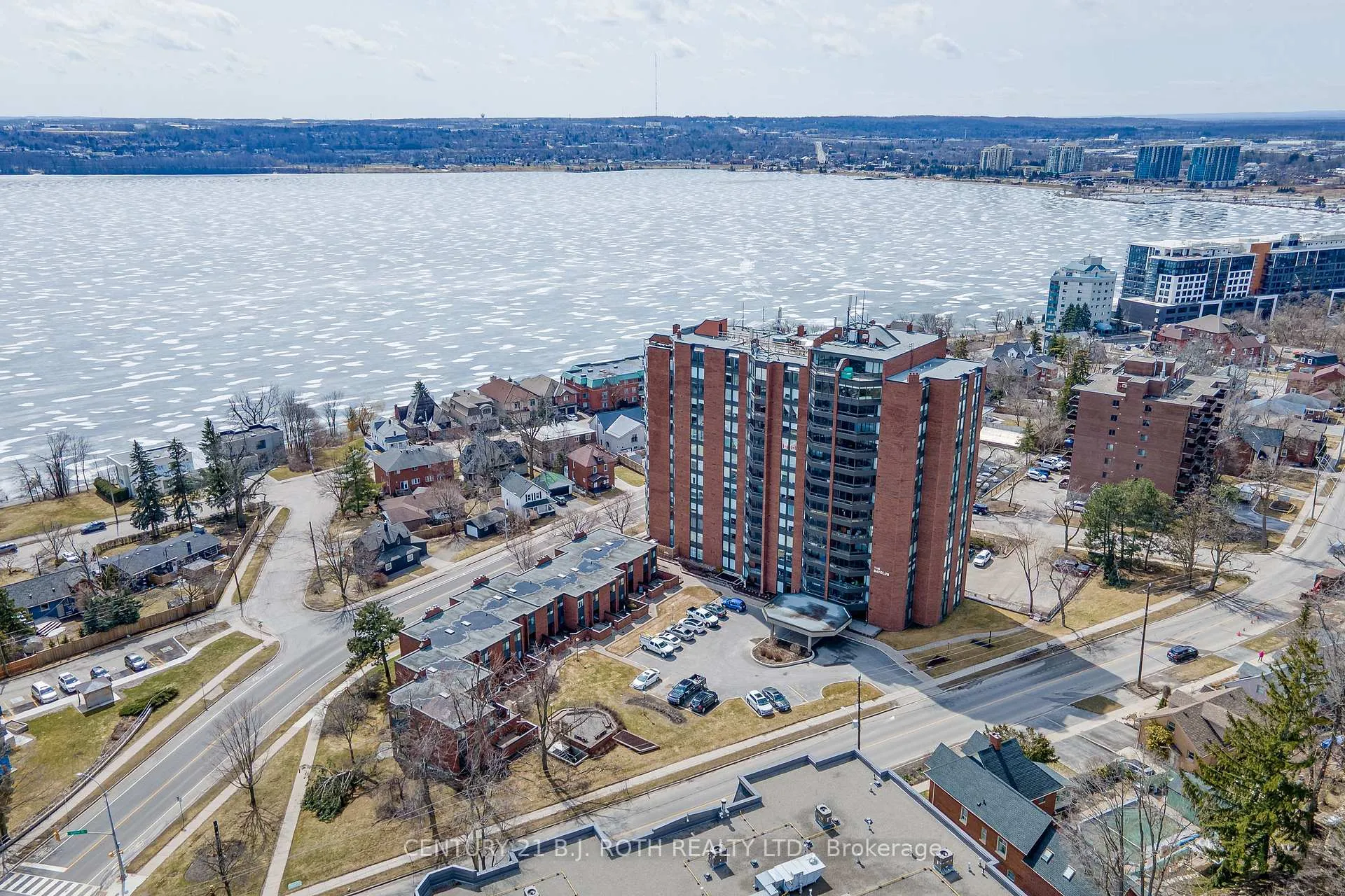 Photo 2 of Unit 301, 181 Collier Street, Barrie, North Shore — HOMEH