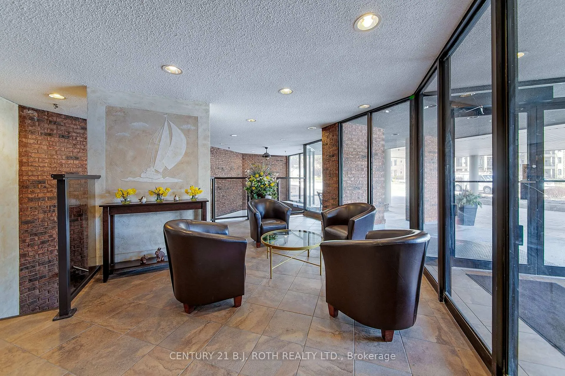 Photo 4 of Unit 301, 181 Collier Street, Barrie, North Shore — HOMEH