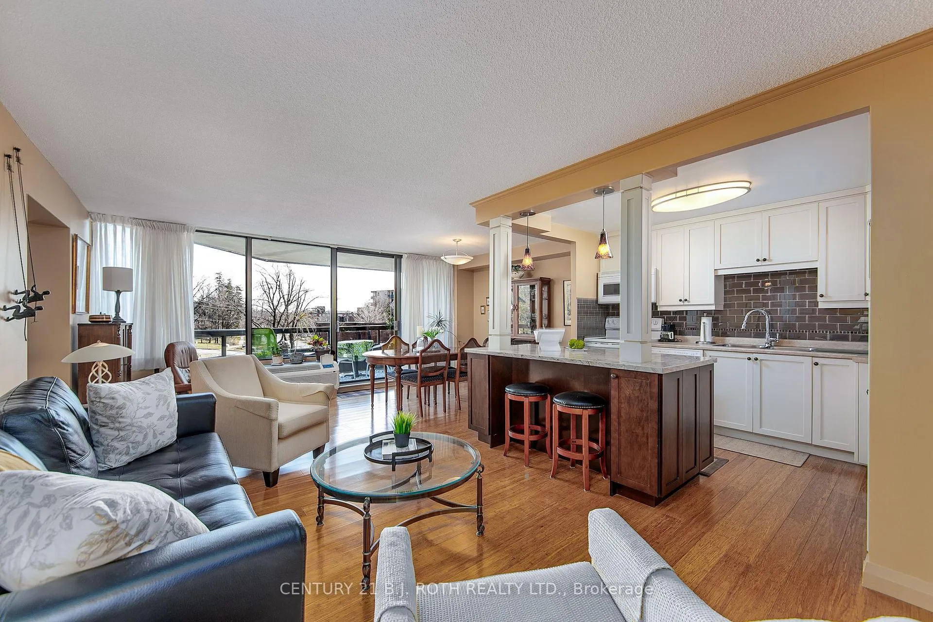 Photo 6 of Unit 301, 181 Collier Street, Barrie, North Shore — HOMEH