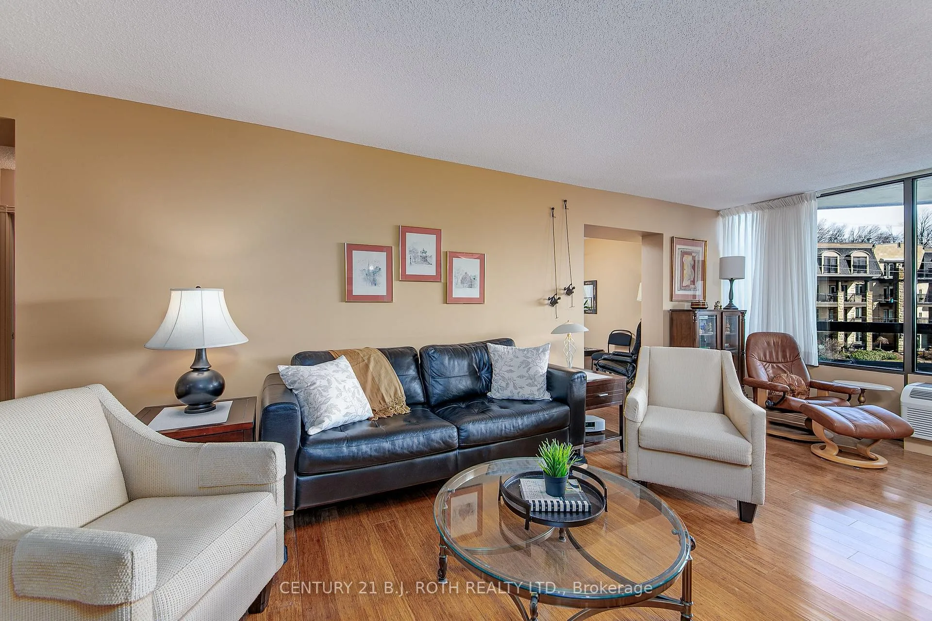Photo 7 of Unit 301, 181 Collier Street, Barrie, North Shore — HOMEH