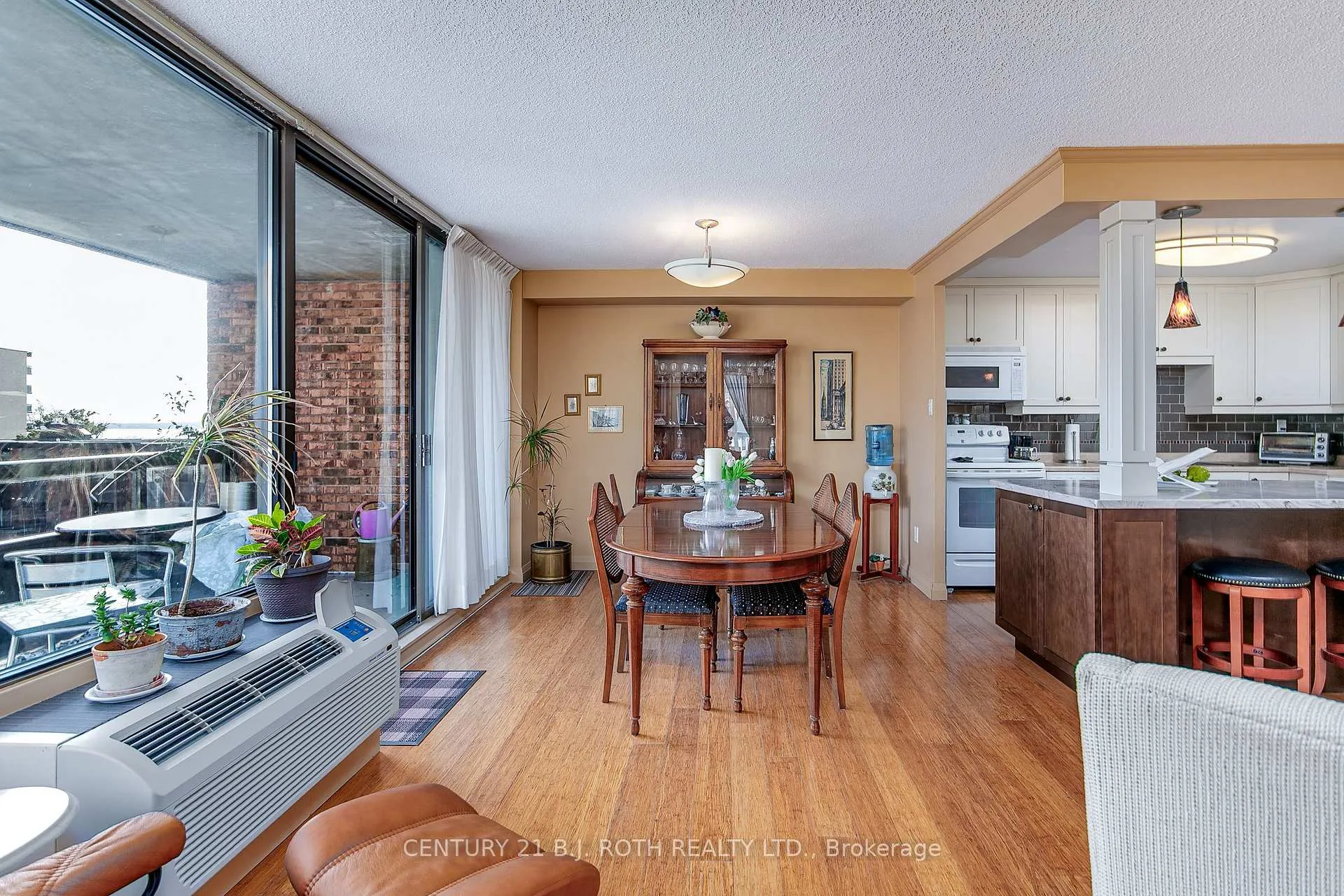 Photo 9 of Unit 301, 181 Collier Street, Barrie, North Shore — HOMEH
