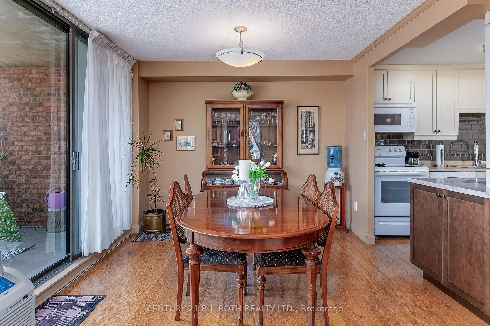 Photo 10 of Unit 301, 181 Collier Street, Barrie, North Shore — HOMEH