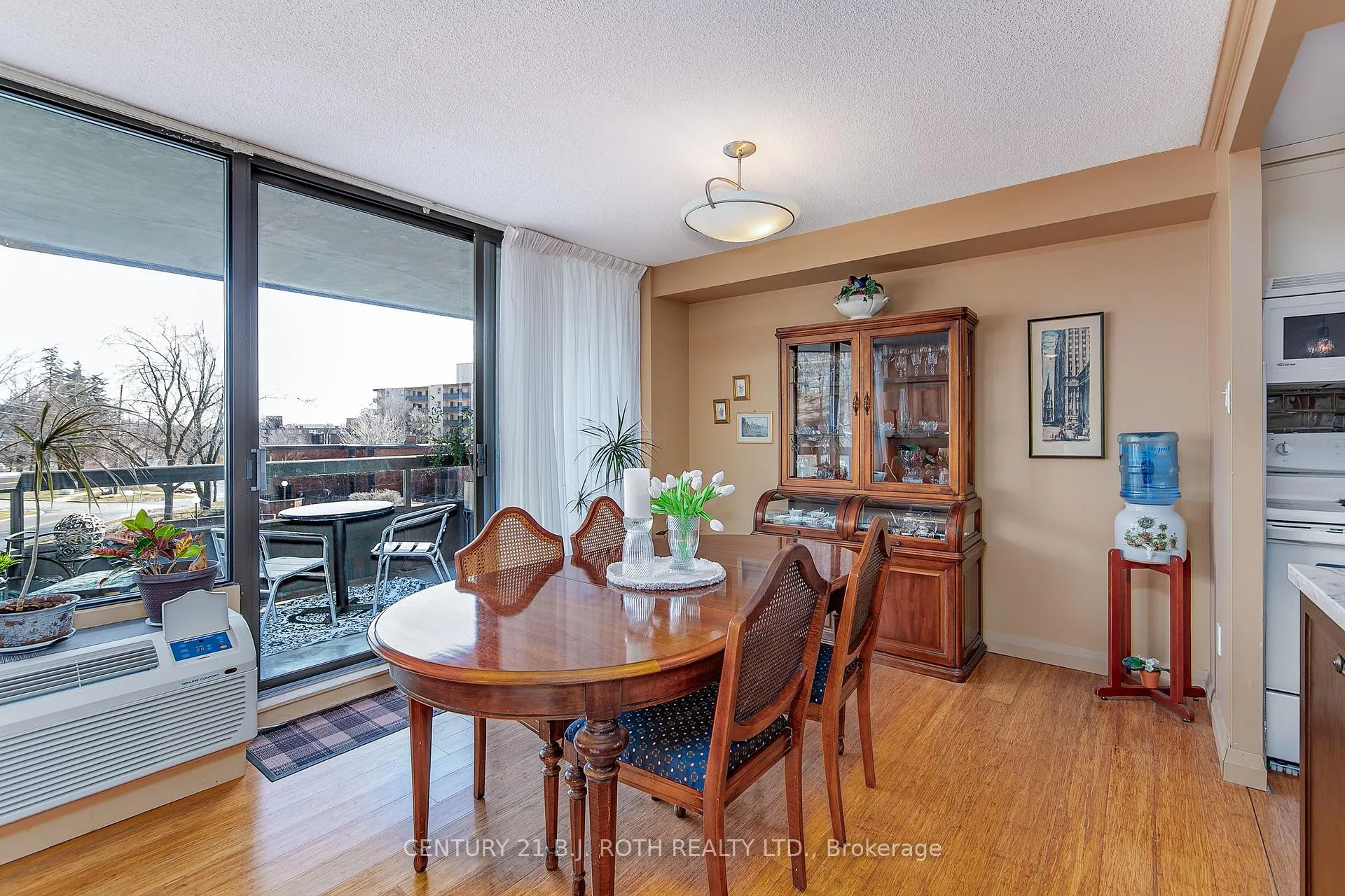 Photo 11 of Unit 301, 181 Collier Street, Barrie, North Shore — HOMEH