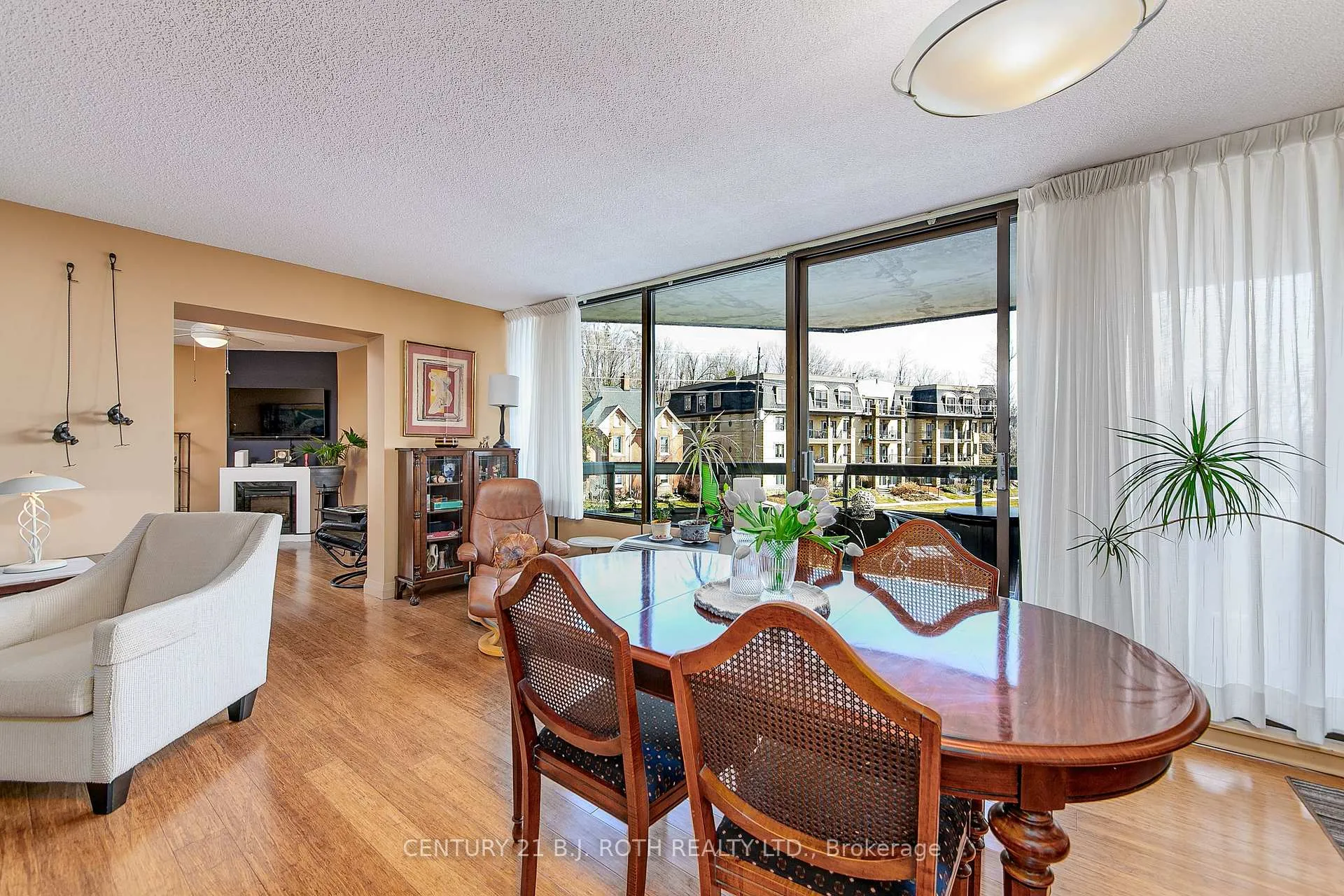Photo 13 of Unit 301, 181 Collier Street, Barrie, North Shore — HOMEH