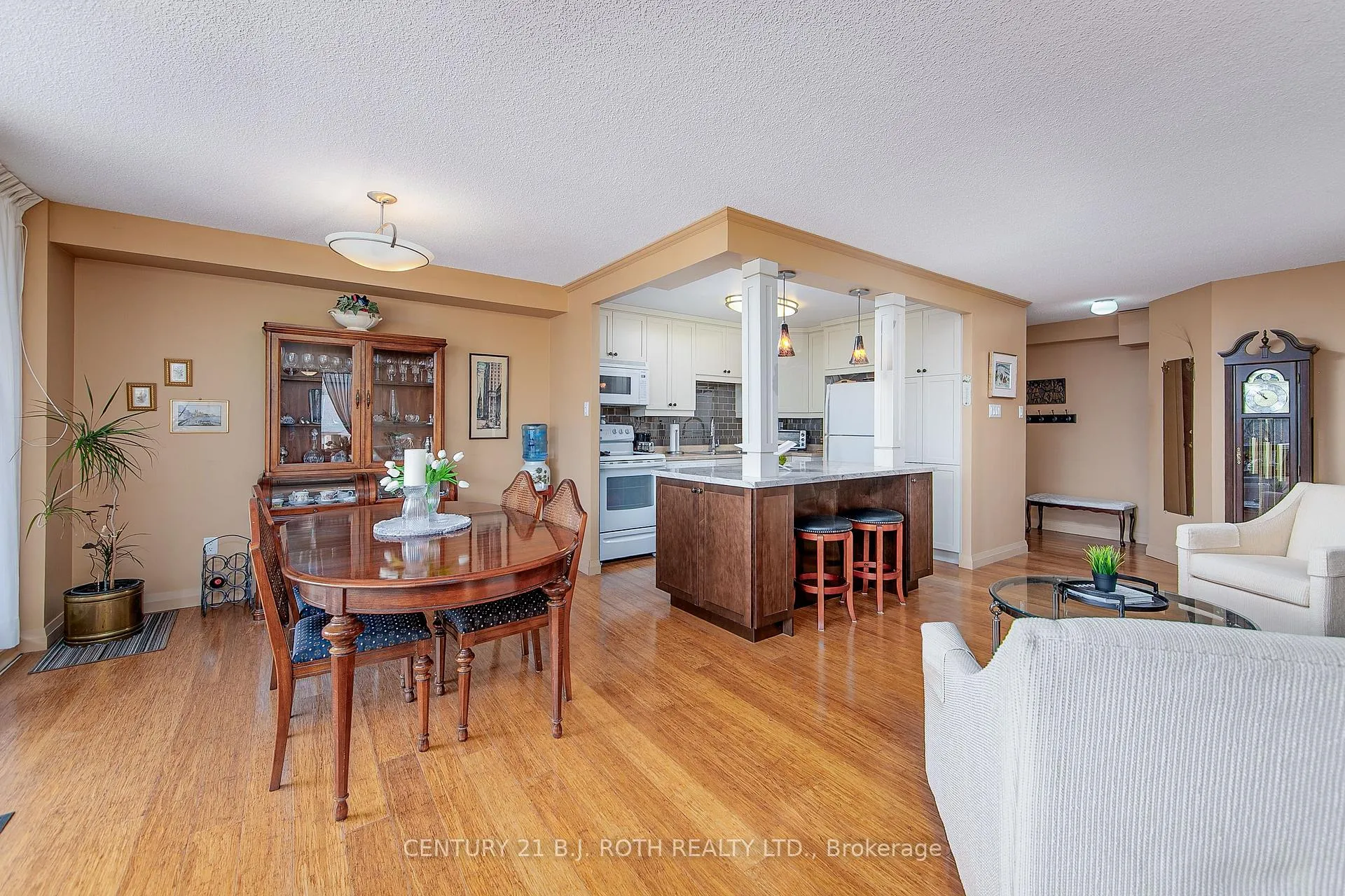 Photo 14 of Unit 301, 181 Collier Street, Barrie, North Shore — HOMEH