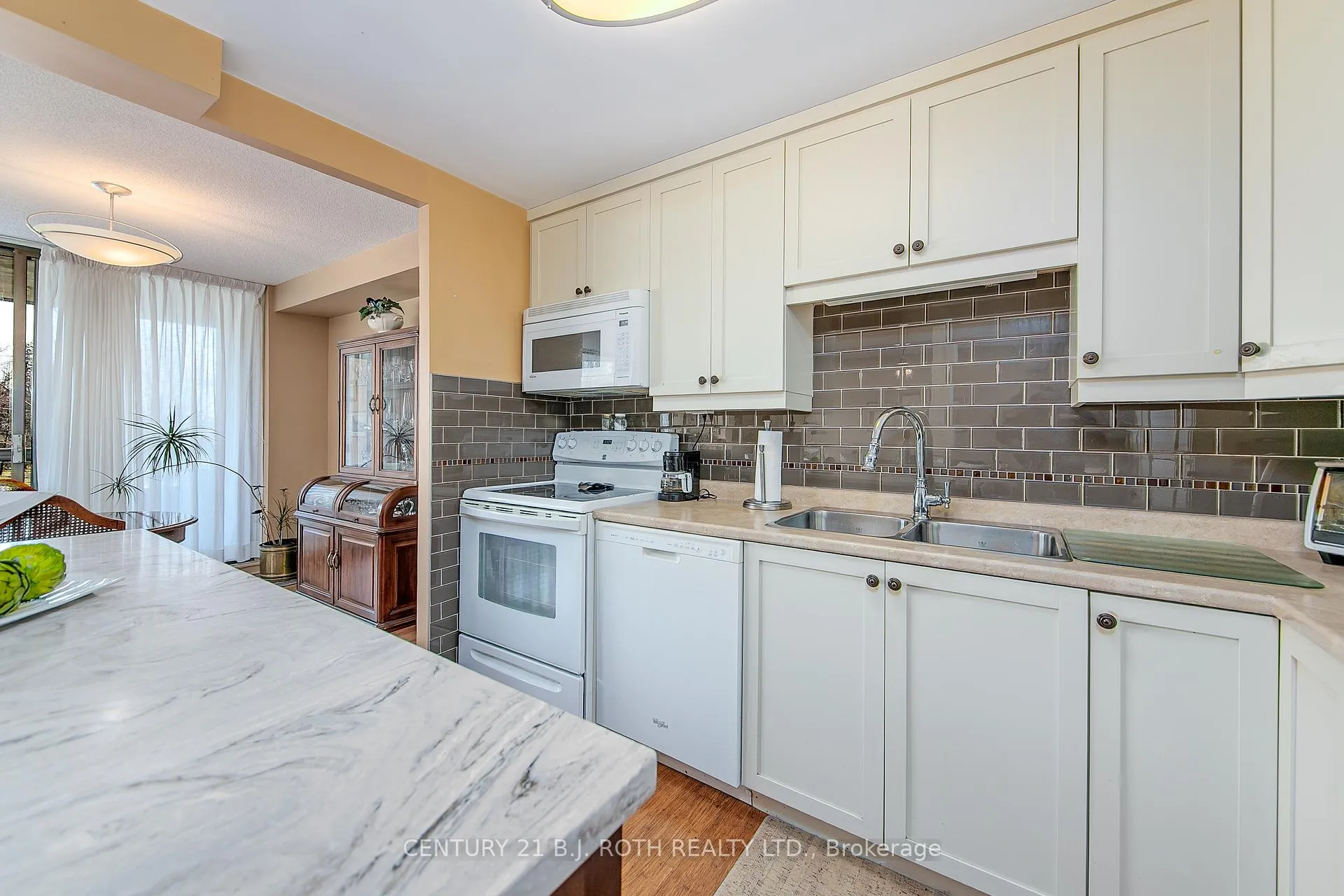 Photo 15 of Unit 301, 181 Collier Street, Barrie, North Shore — HOMEH
