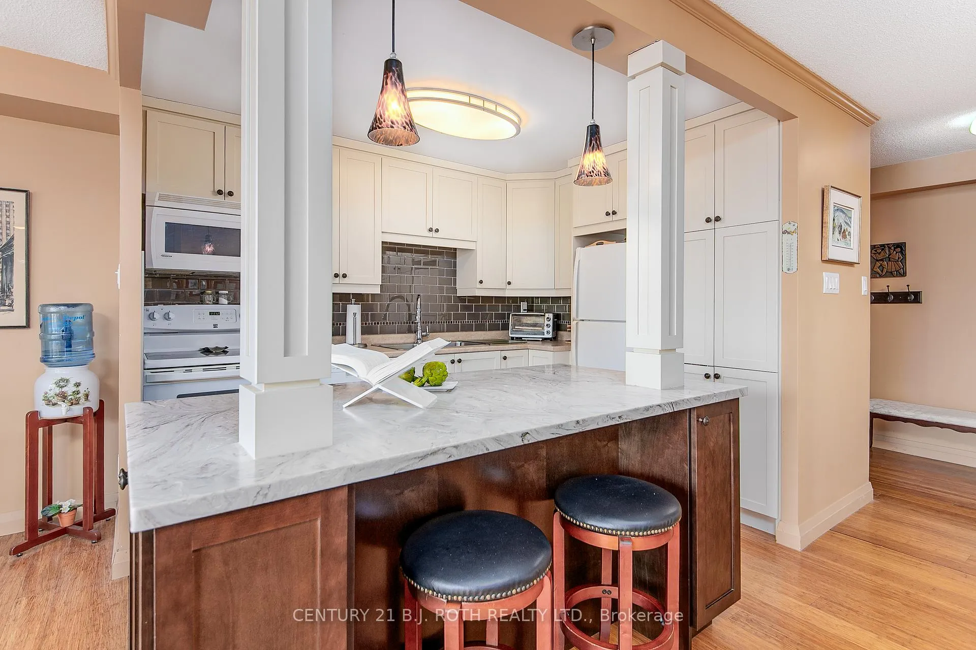 Photo 16 of Unit 301, 181 Collier Street, Barrie, North Shore — HOMEH