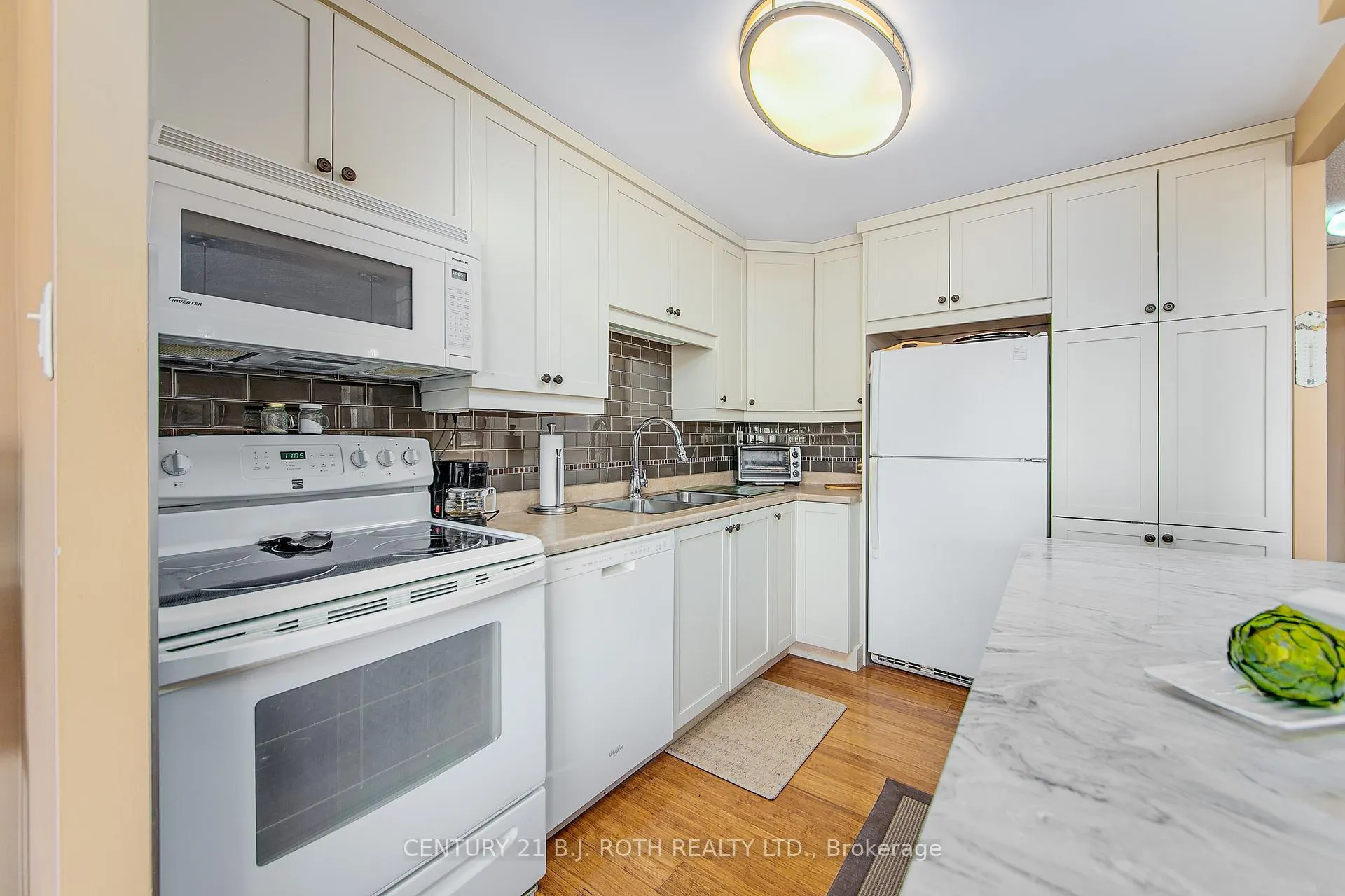 Photo 19 of Unit 301, 181 Collier Street, Barrie, North Shore — HOMEH
