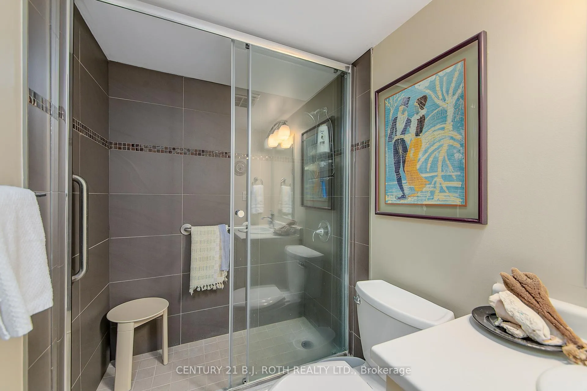Photo 25 of Unit 301, 181 Collier Street, Barrie, North Shore — HOMEH