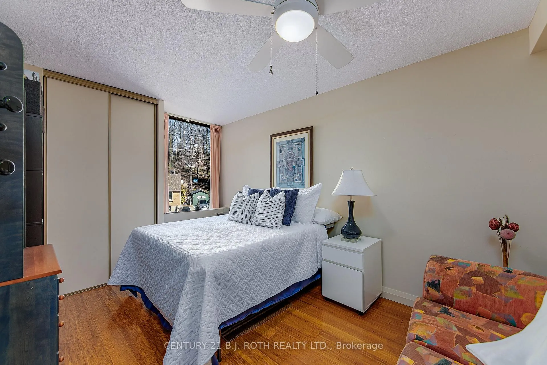 Photo 26 of Unit 301, 181 Collier Street, Barrie, North Shore — HOMEH