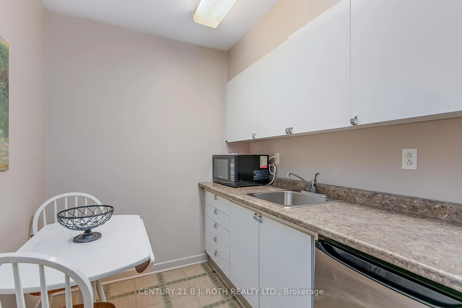 Photo 42 of Unit 301, 181 Collier Street, Barrie, North Shore — HOMEH