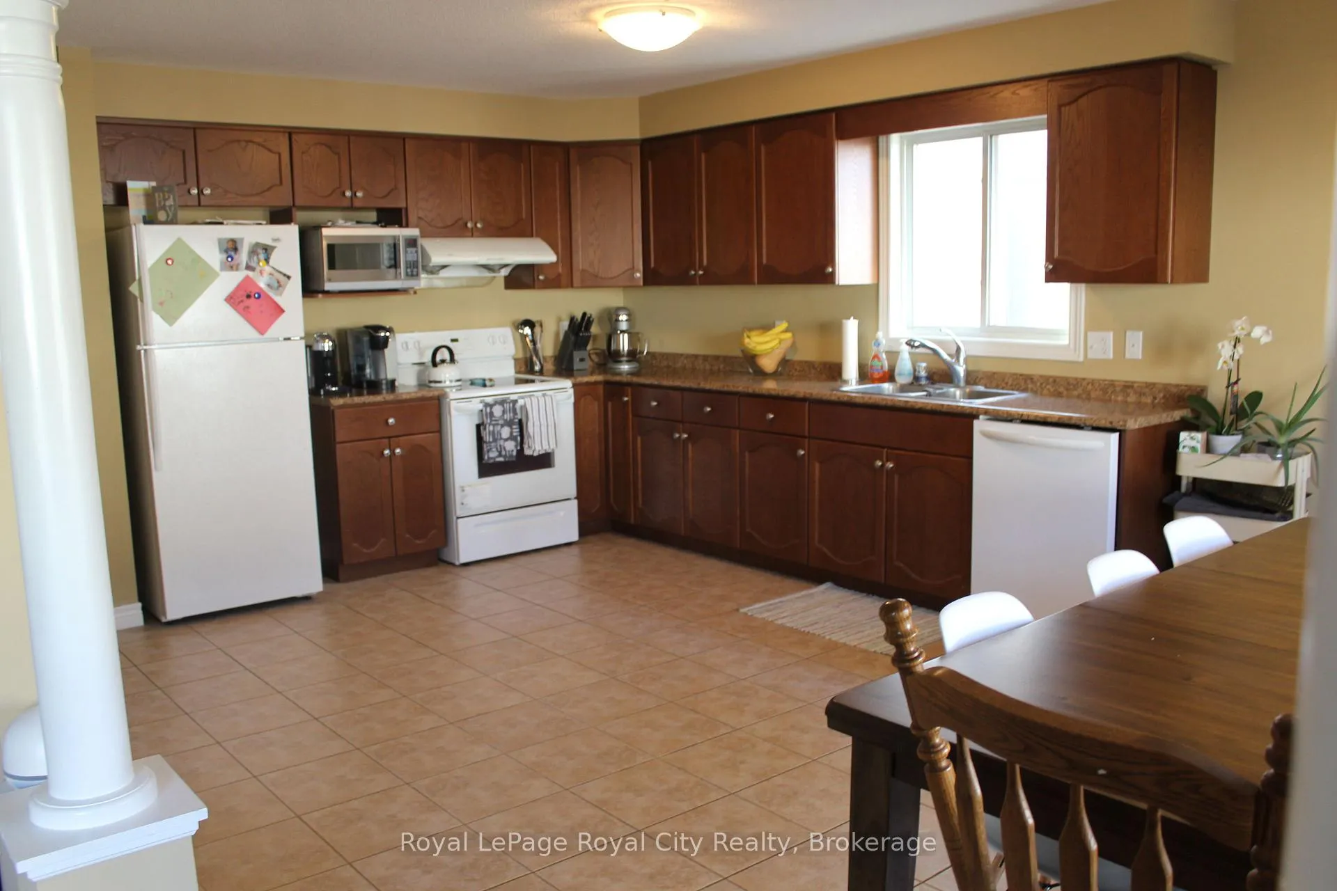 Photo 3 of 74 Bard Boulevard, Guelph, Pineridge/Westminster Woods — HOMEH