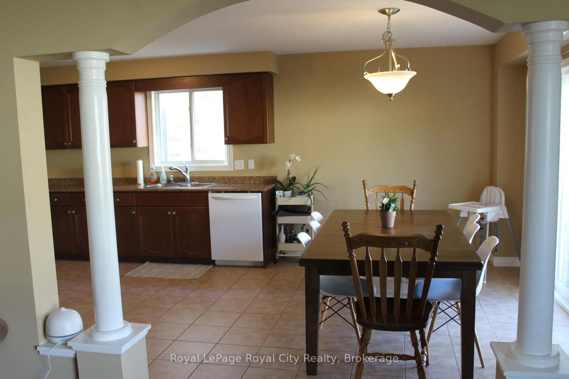 Photo 4 of 74 Bard Boulevard, Guelph, Pineridge/Westminster Woods — HOMEH