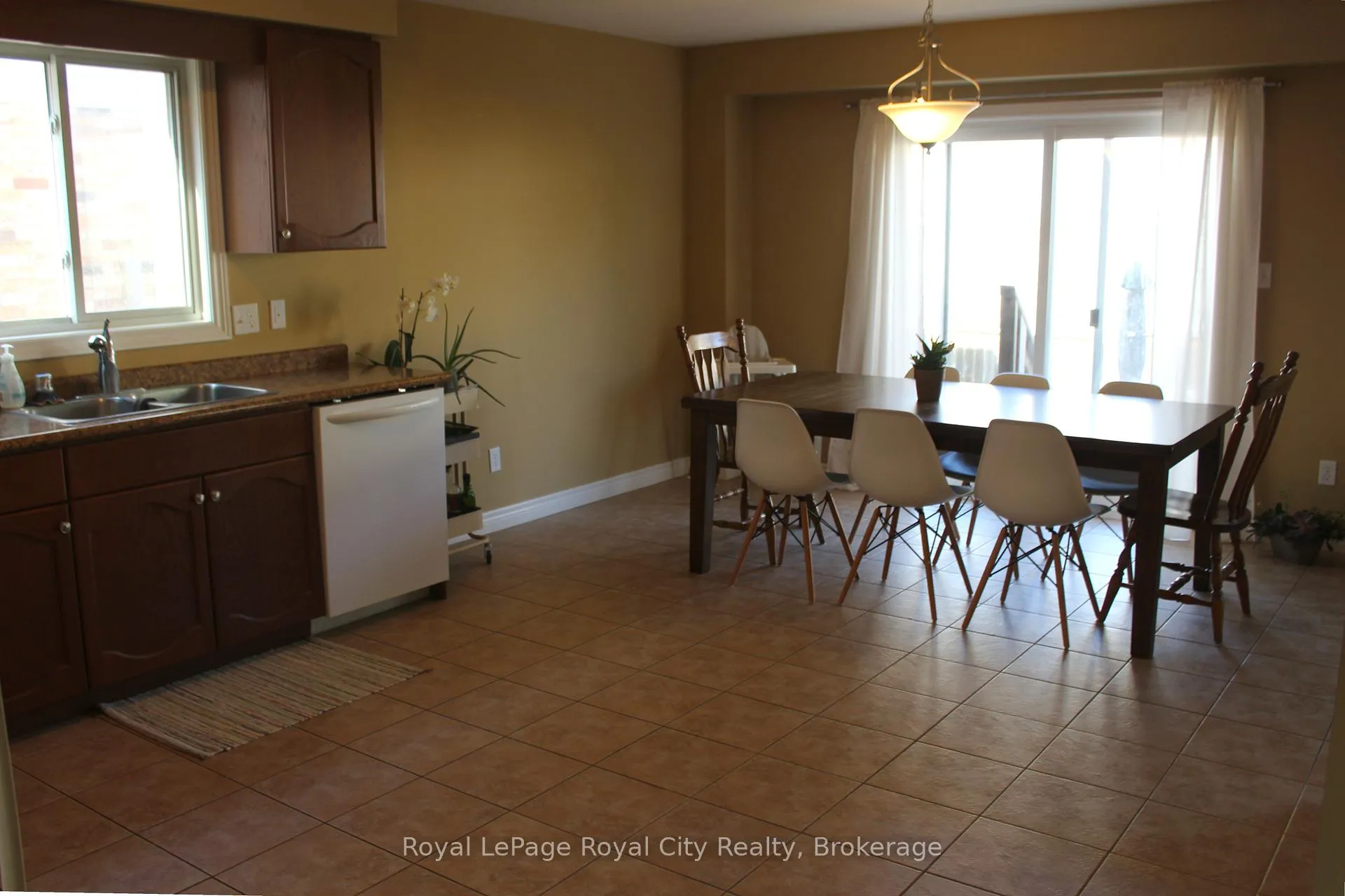 Photo 5 of 74 Bard Boulevard, Guelph, Pineridge/Westminster Woods — HOMEH