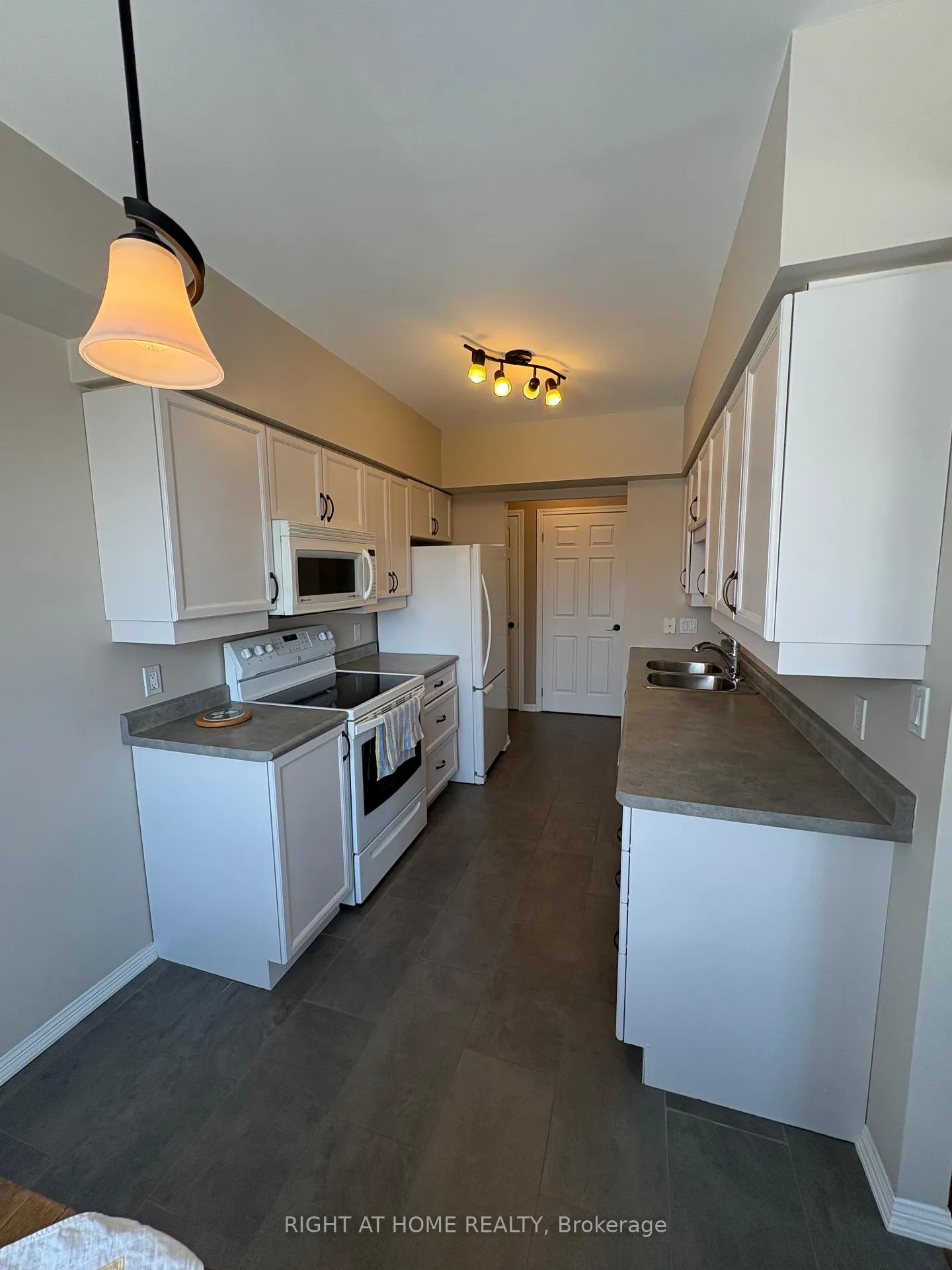 Photo 32 of Unit 412, 94 Dean Avenue, Barrie, Painswick South — HOMEH