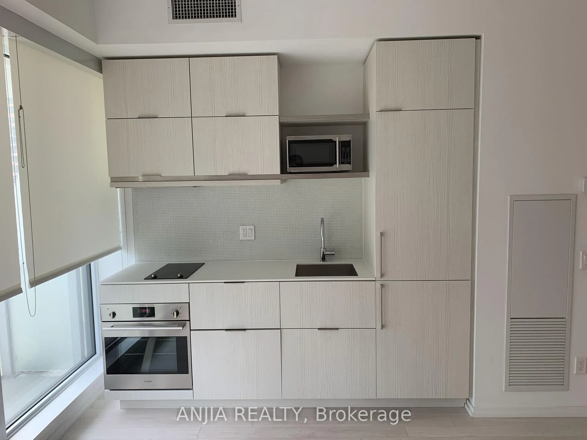 Front of Unit 1308, 197 Yonge Street