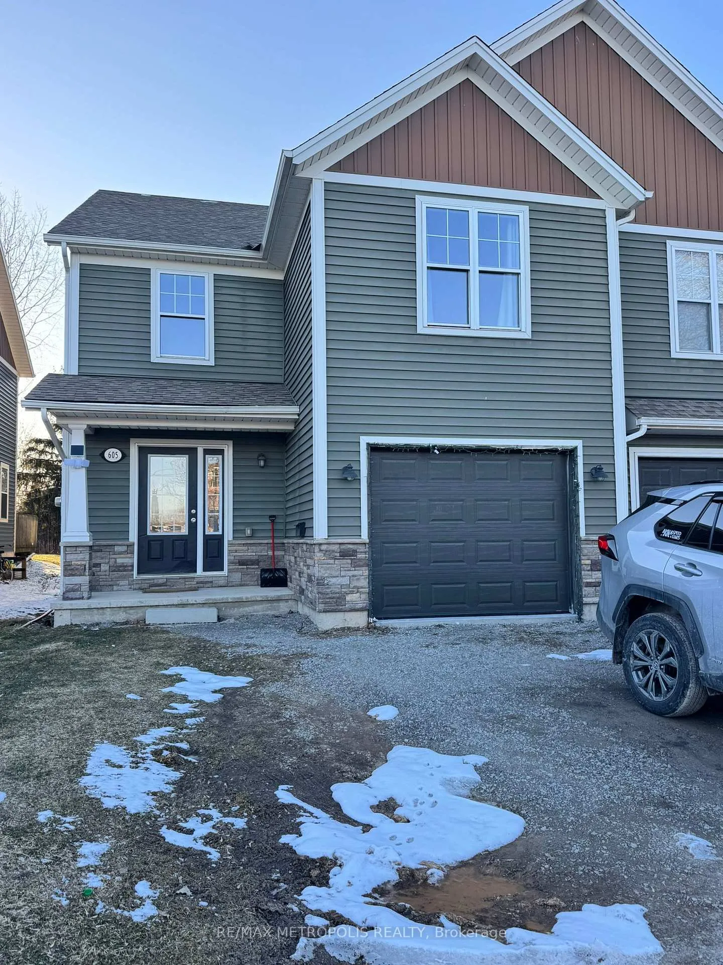 Photo 2 of 605 First Avenue, Welland, N. Welland — HOMEH
