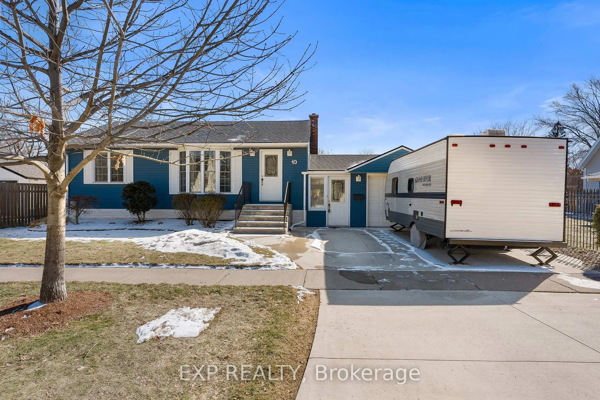 Photo 2 of 74 Tecumseh Street, St. Catharines, Bunting/Linwell — HOMEH