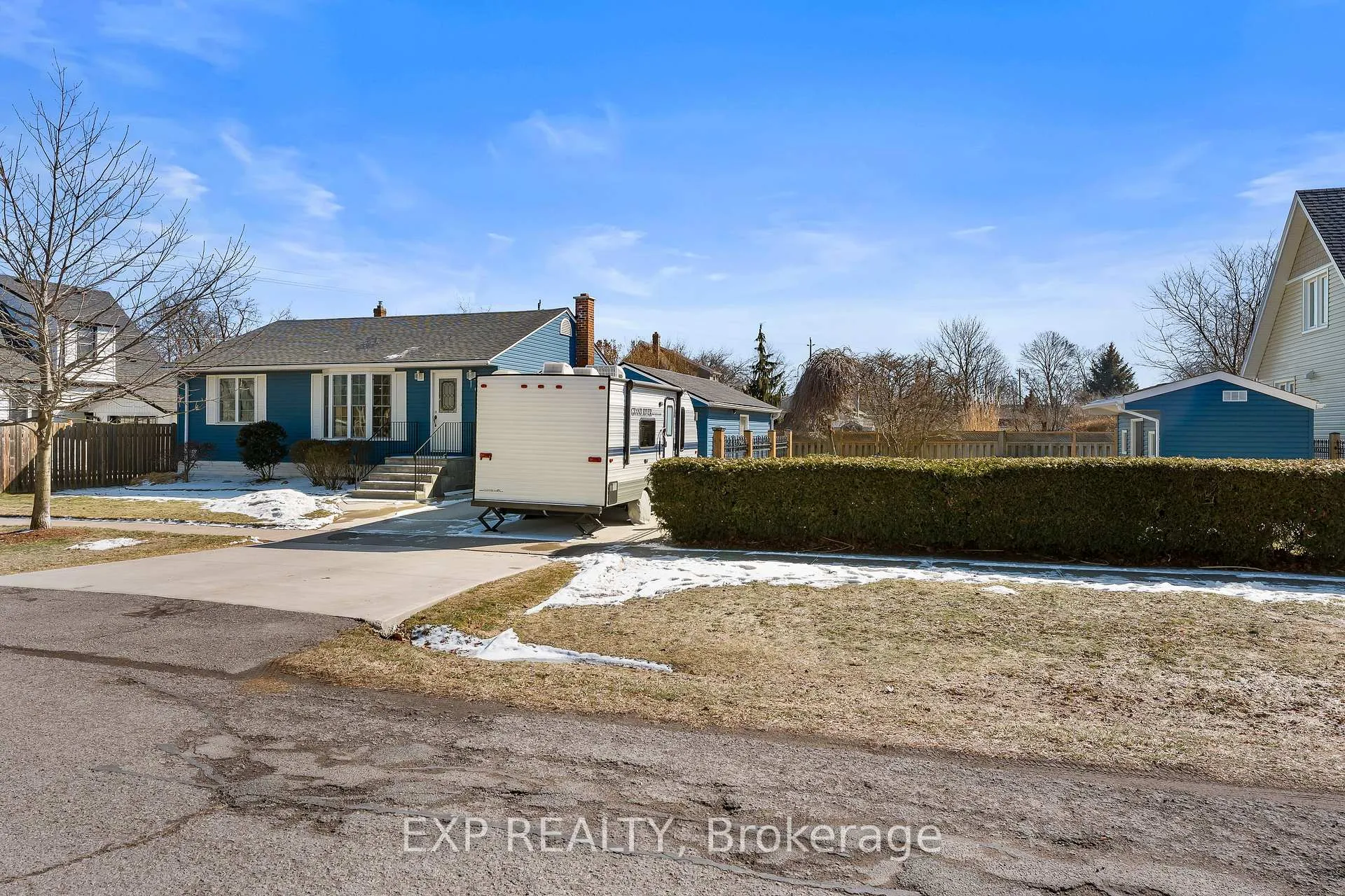 Photo 3 of 74 Tecumseh Street, St. Catharines, Bunting/Linwell — HOMEH