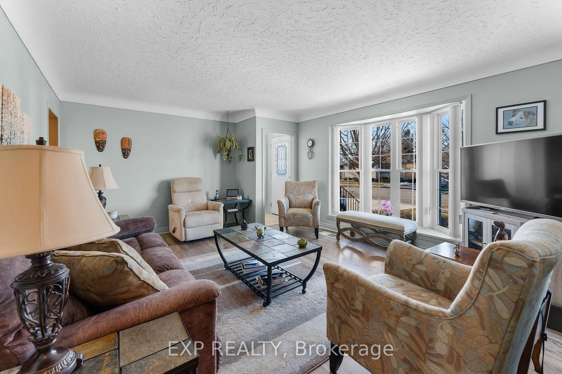 Photo 5 of 74 Tecumseh Street, St. Catharines, Bunting/Linwell — HOMEH