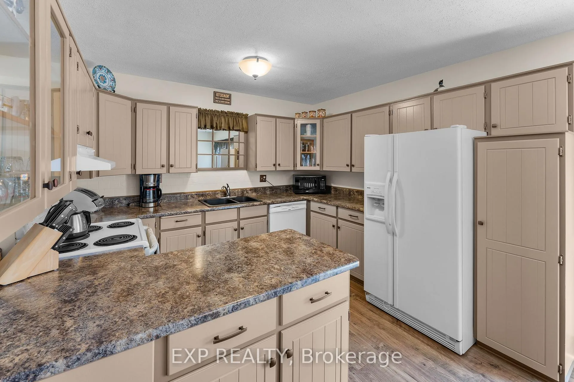 Photo 7 of 74 Tecumseh Street, St. Catharines, Bunting/Linwell — HOMEH