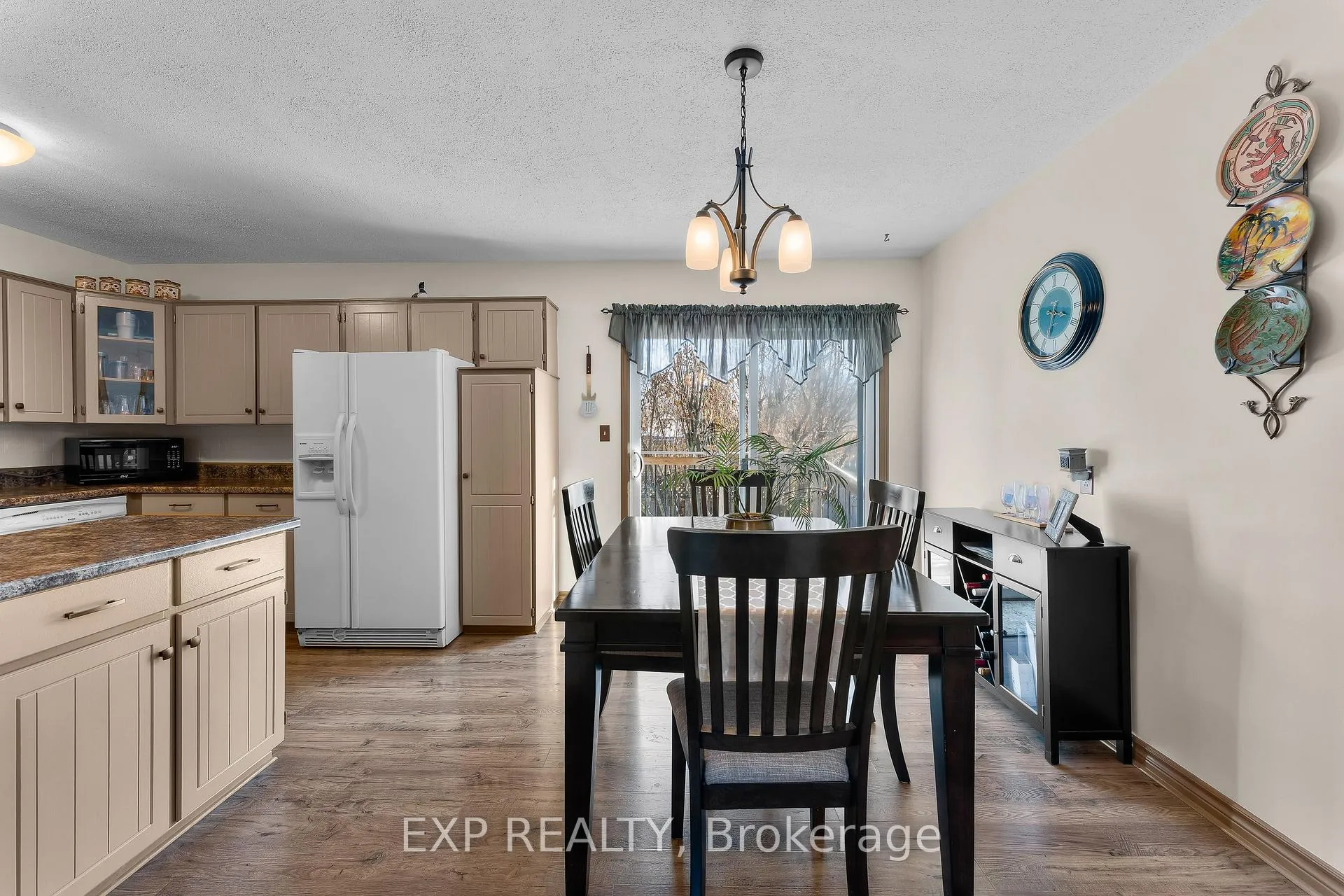 Photo 11 of 74 Tecumseh Street, St. Catharines, Bunting/Linwell — HOMEH