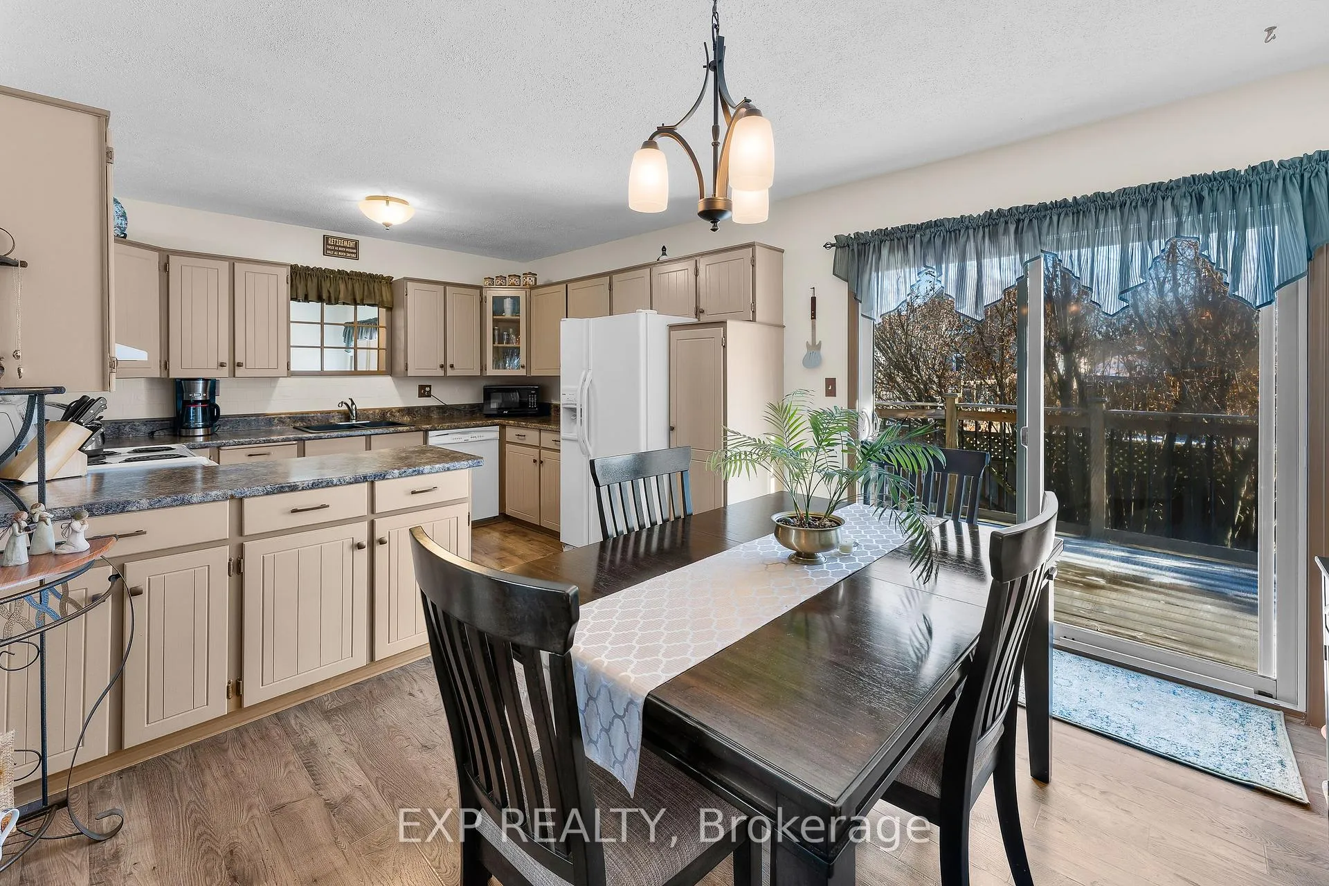 Photo 12 of 74 Tecumseh Street, St. Catharines, Bunting/Linwell — HOMEH