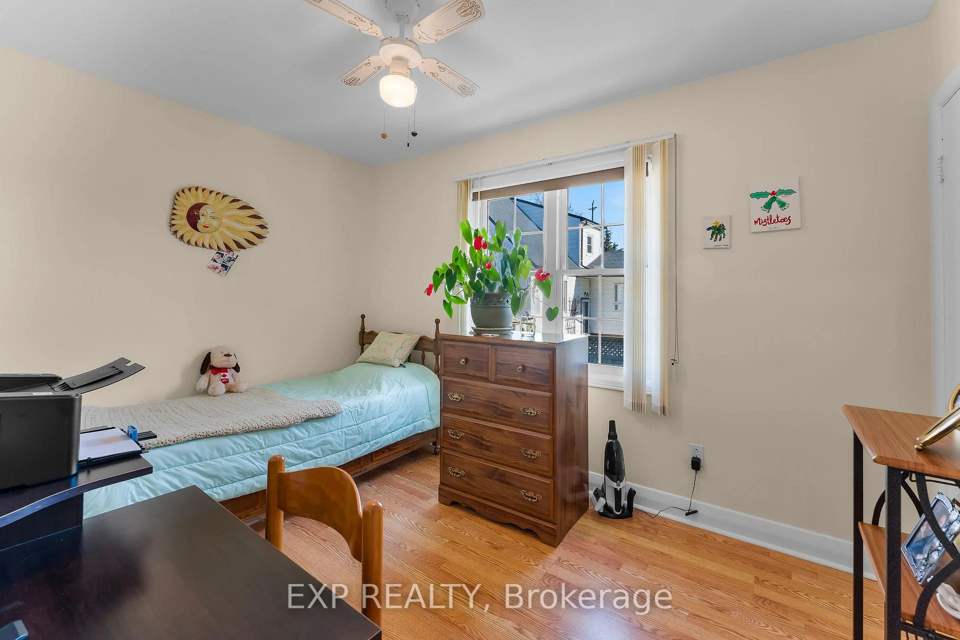 Photo 13 of 74 Tecumseh Street, St. Catharines, Bunting/Linwell — HOMEH