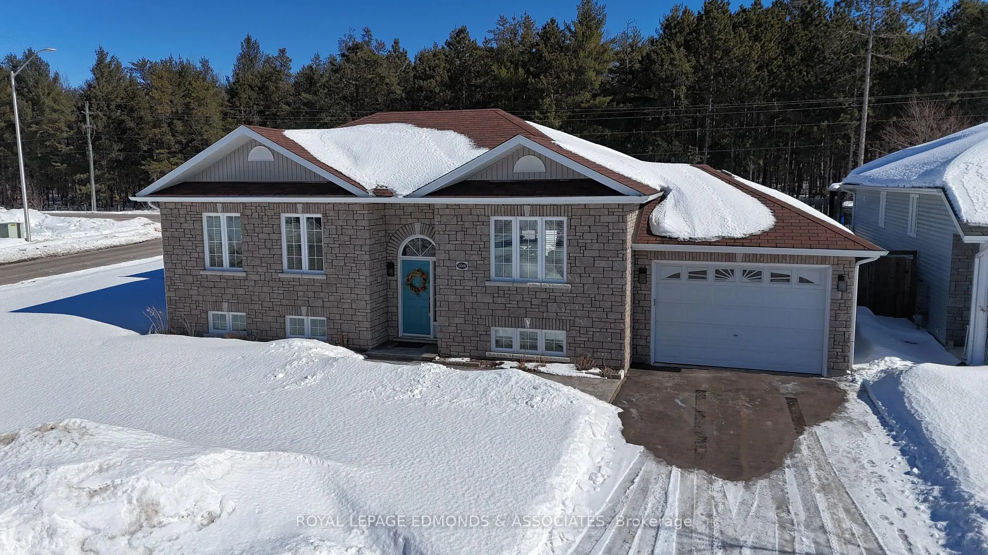 Photo 1 of 2001 Sandstone Crescent, Petawawa — HOMEH
