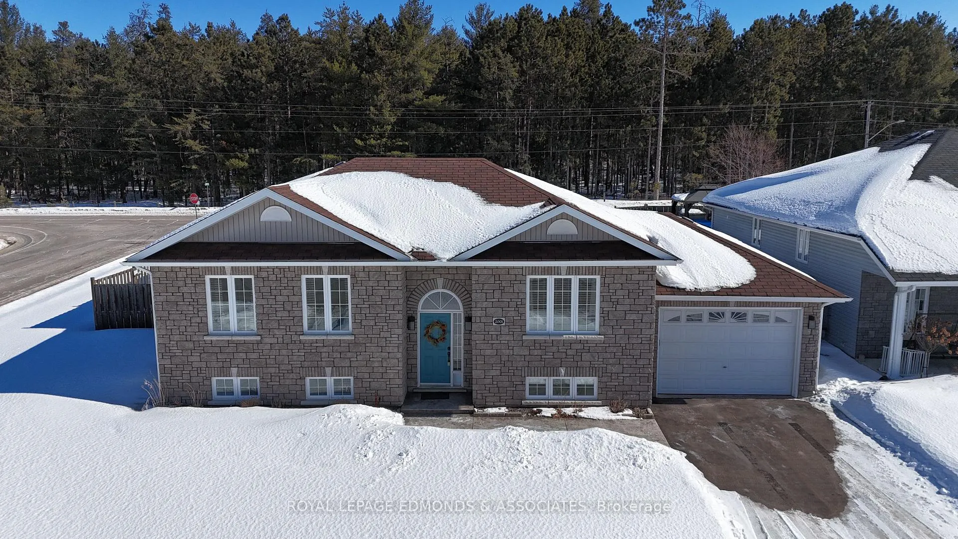Photo 5 of 2001 Sandstone Crescent, Petawawa — HOMEH