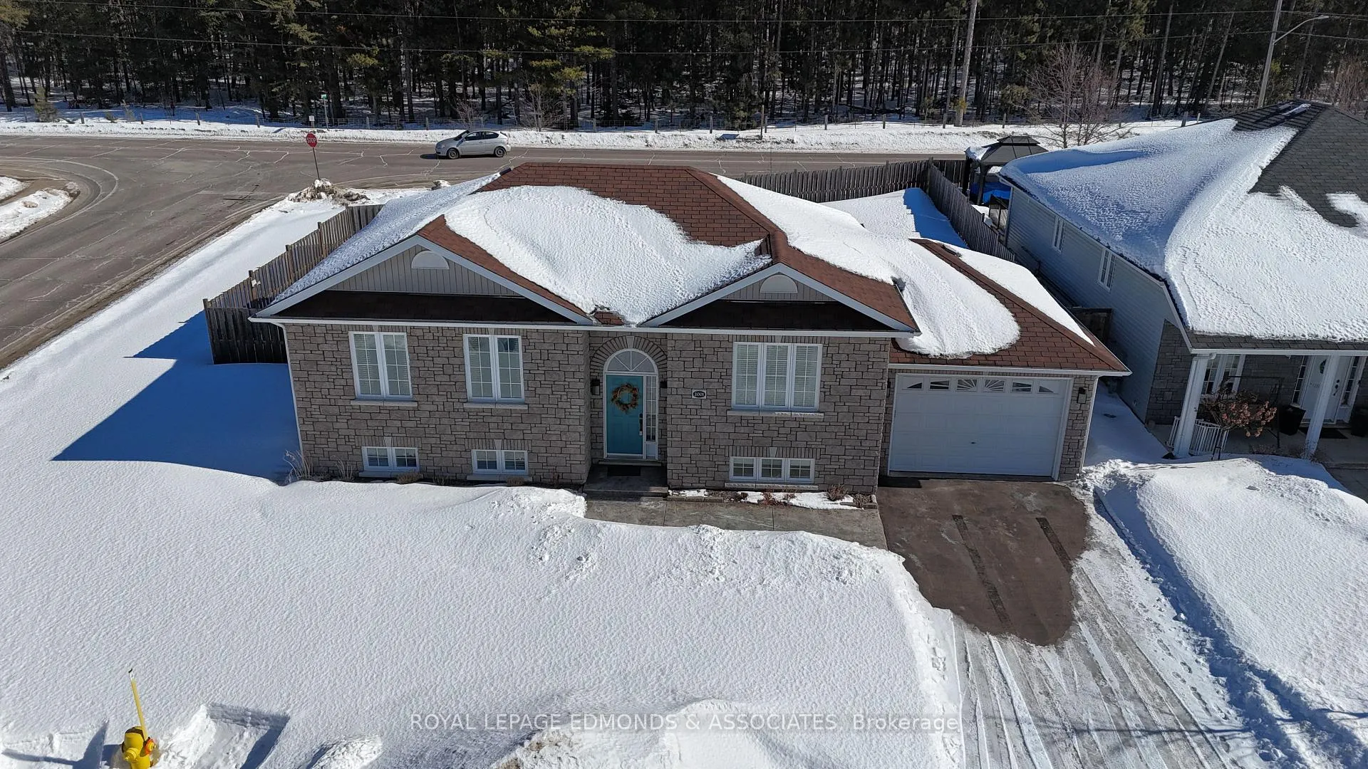 Photo 6 of 2001 Sandstone Crescent, Petawawa — HOMEH