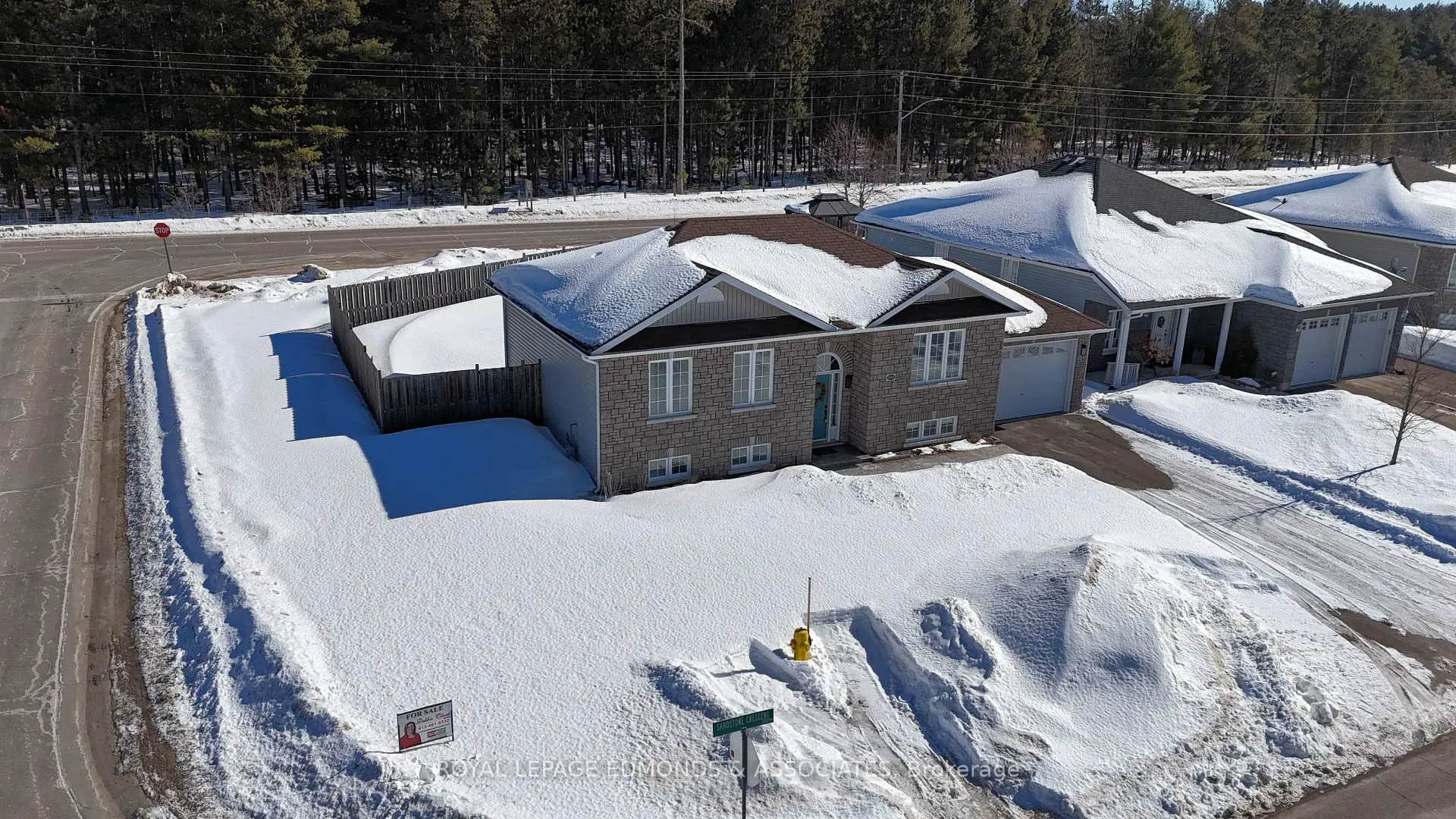 Photo 7 of 2001 Sandstone Crescent, Petawawa — HOMEH