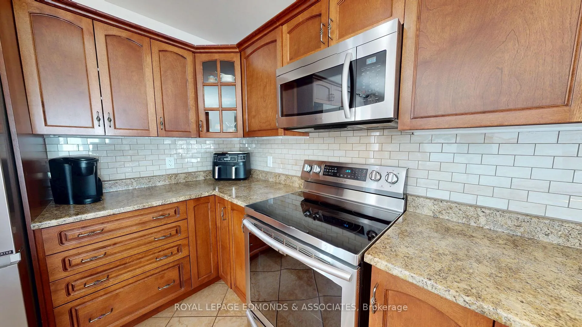 Photo 17 of 2001 Sandstone Crescent, Petawawa — HOMEH