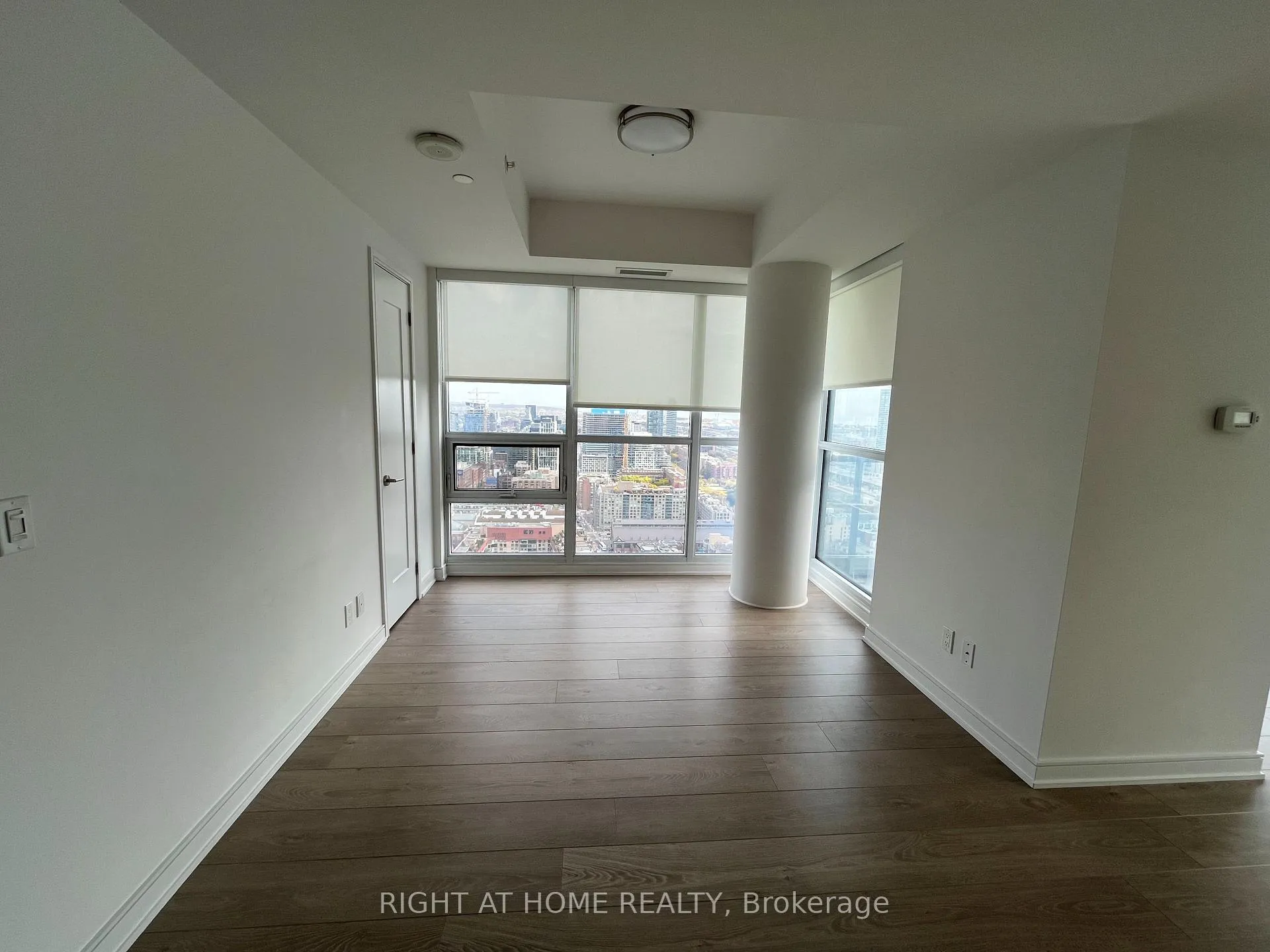 Photo 6 of Unit 3307, 88 Scott Street, Toronto, Church-Yonge Corridor — HOMEH