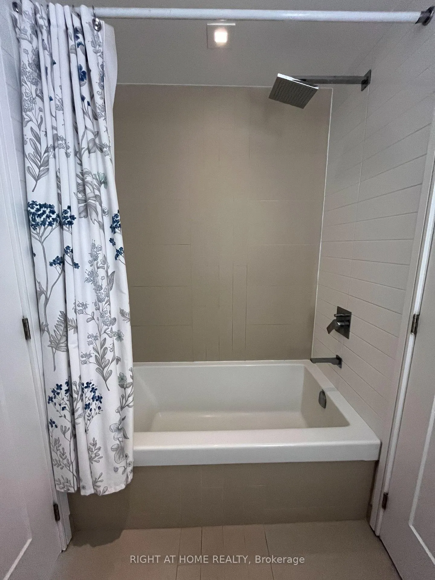 Photo 9 of Unit 3307, 88 Scott Street, Toronto, Church-Yonge Corridor — HOMEH