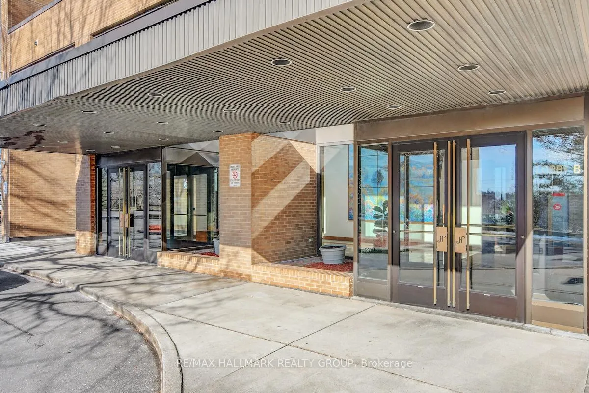 Photo 2 of Unit 105, 505 St Laurent Boulevard, Ottawa, Viscount Alexander Park — HOMEH