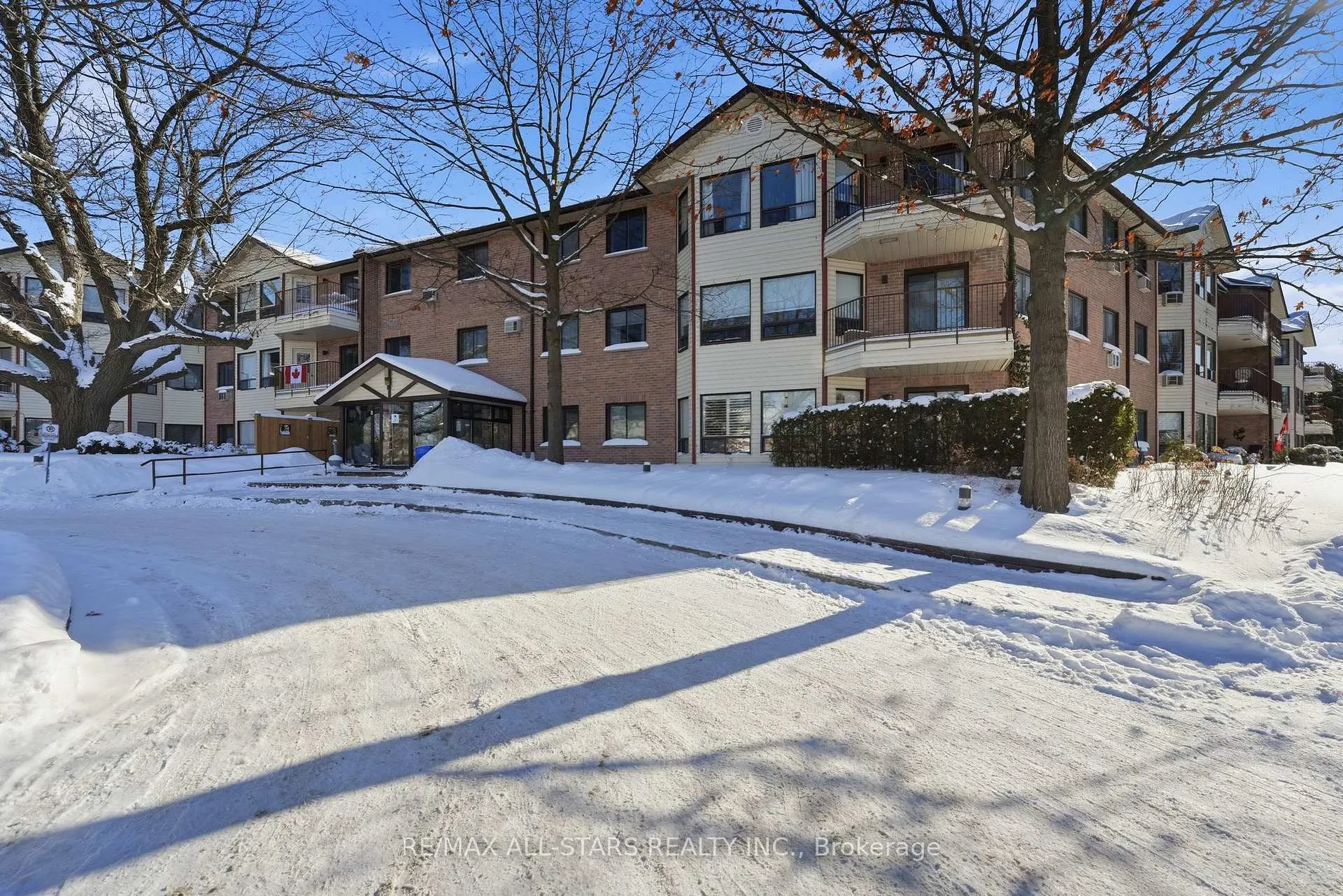 Photo 1 of Unit 301, 111 Grew Boulevard, Georgina, Sutton & Jackson's Point — HOMEH