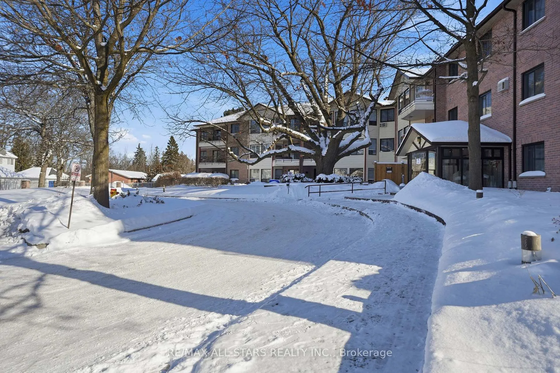 Photo 4 of Unit 301, 111 Grew Boulevard, Georgina, Sutton & Jackson's Point — HOMEH
