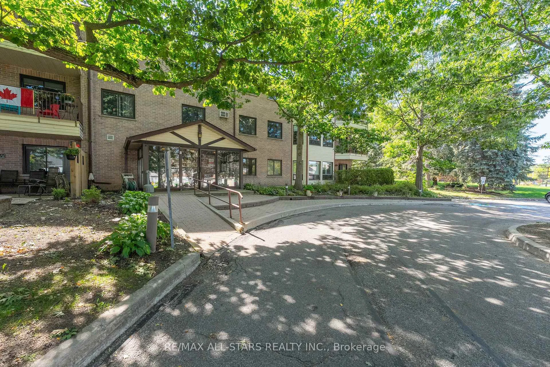 Photo 5 of Unit 301, 111 Grew Boulevard, Georgina, Sutton & Jackson's Point — HOMEH