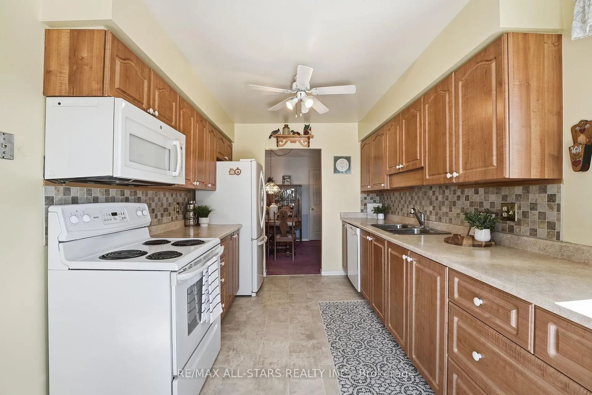 Photo 7 of Unit 301, 111 Grew Boulevard, Georgina, Sutton & Jackson's Point — HOMEH