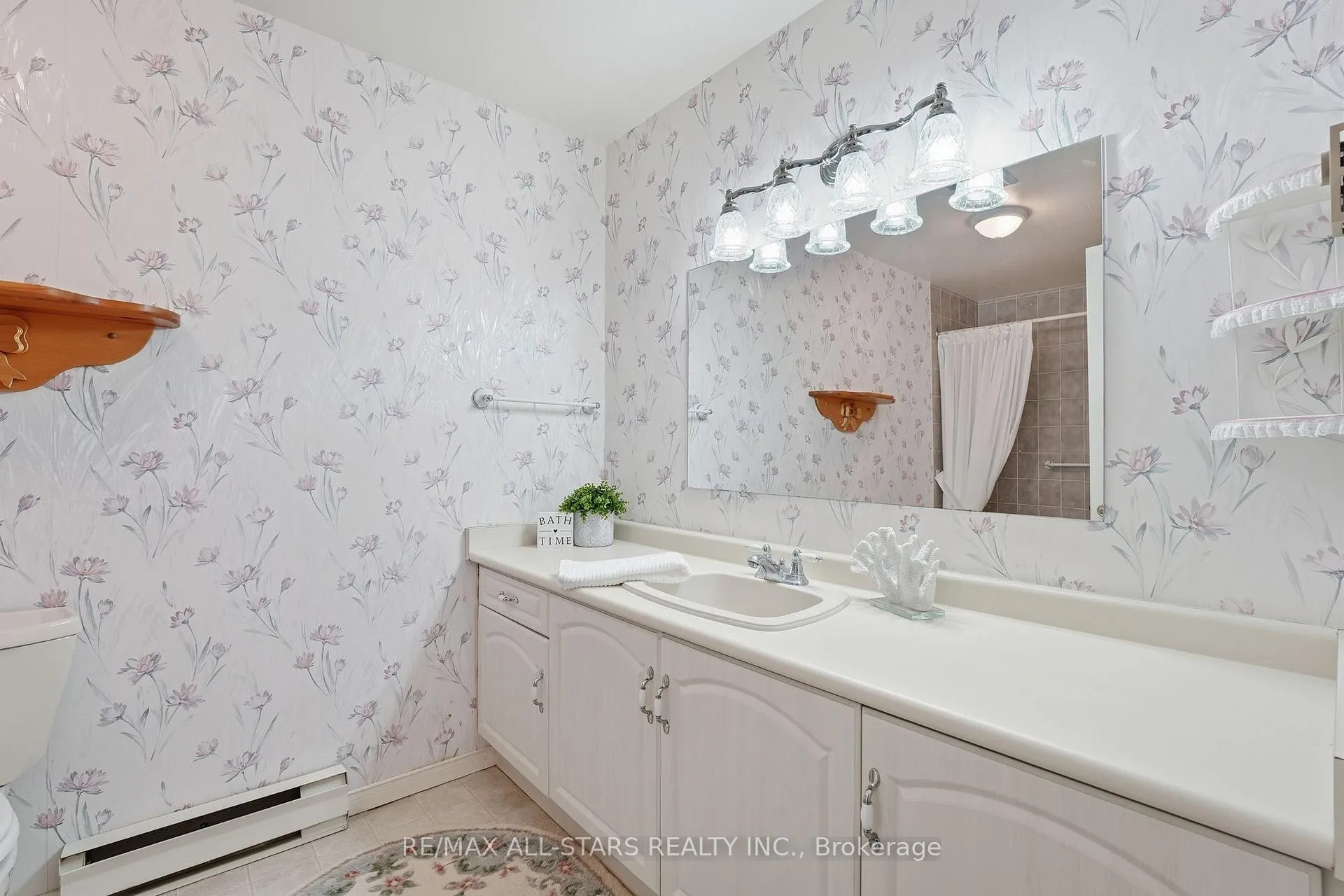 Photo 22 of Unit 301, 111 Grew Boulevard, Georgina, Sutton & Jackson's Point — HOMEH