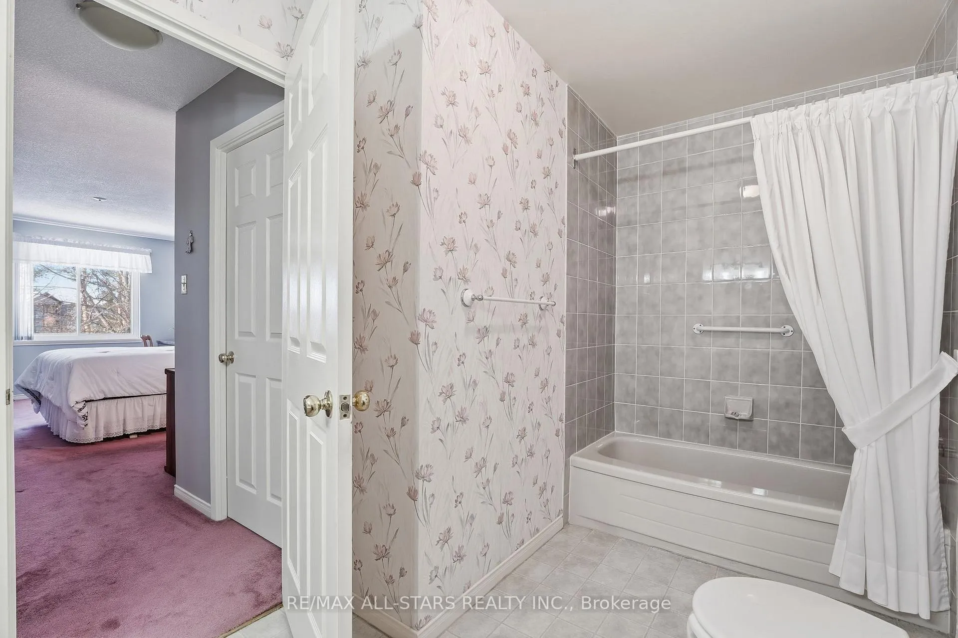 Photo 23 of Unit 301, 111 Grew Boulevard, Georgina, Sutton & Jackson's Point — HOMEH