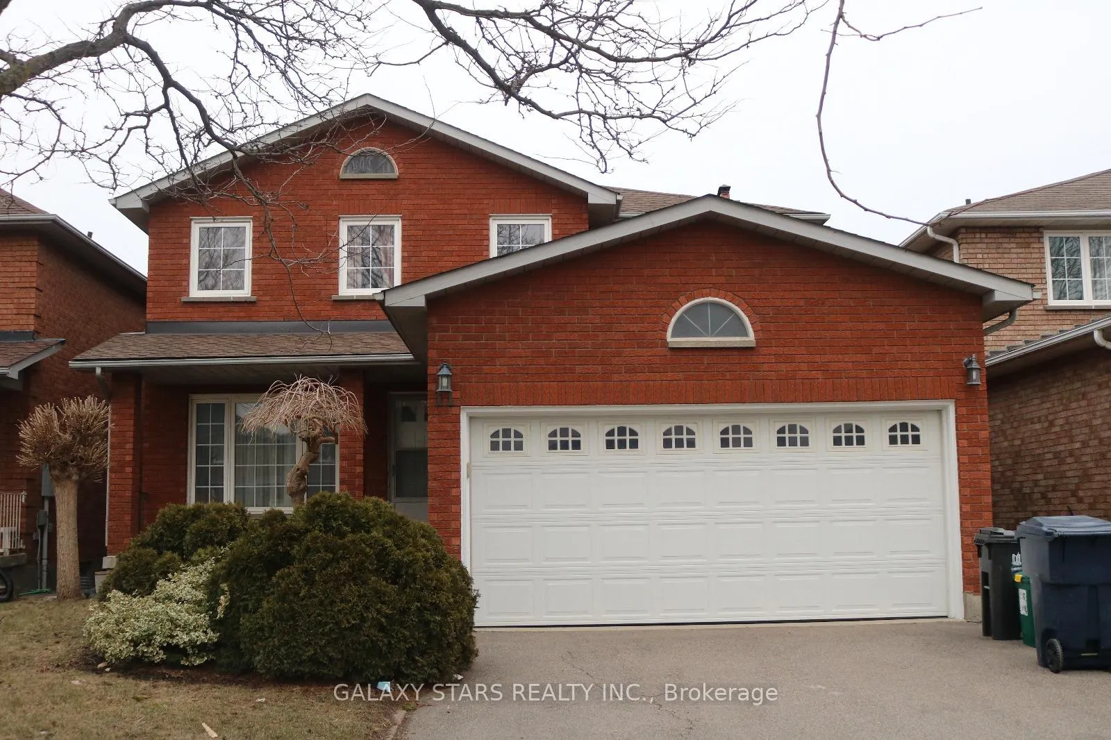 Front of 11 Woodlot Crescent
