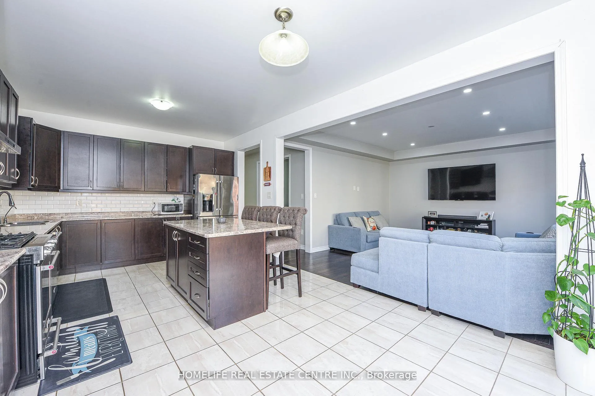 Photo 7 of 13 Feeder Street, Brampton, Northwest Brampton — HOMEH