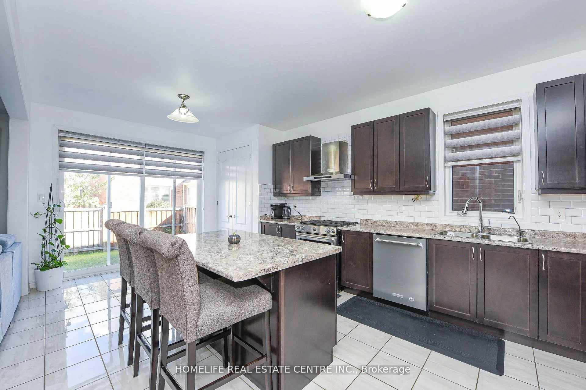 Photo 11 of 13 Feeder Street, Brampton, Northwest Brampton — HOMEH