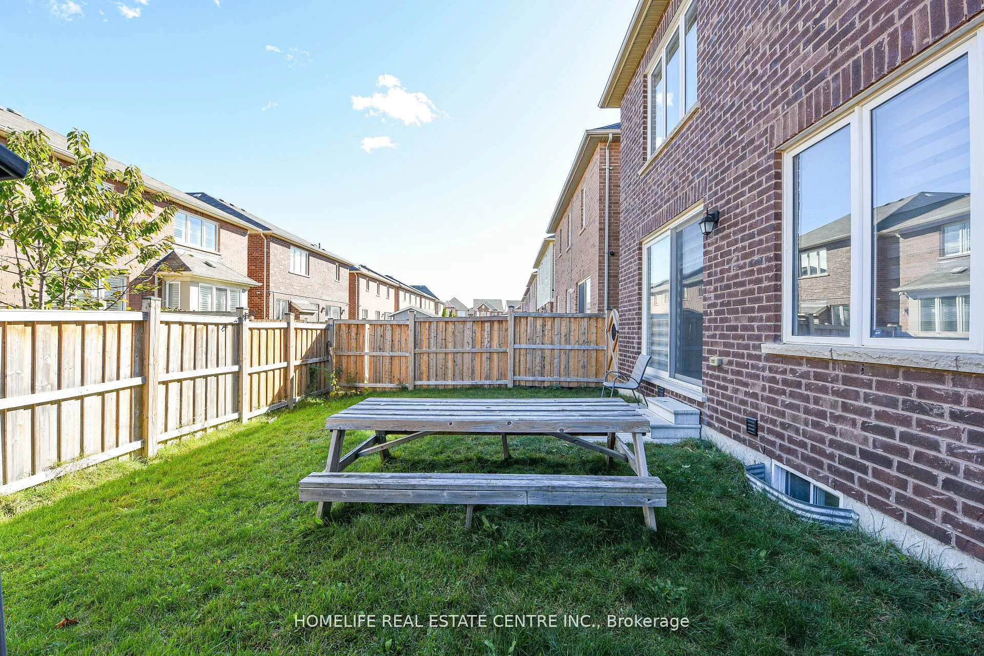 Photo 37 of 13 Feeder Street, Brampton, Northwest Brampton — HOMEH