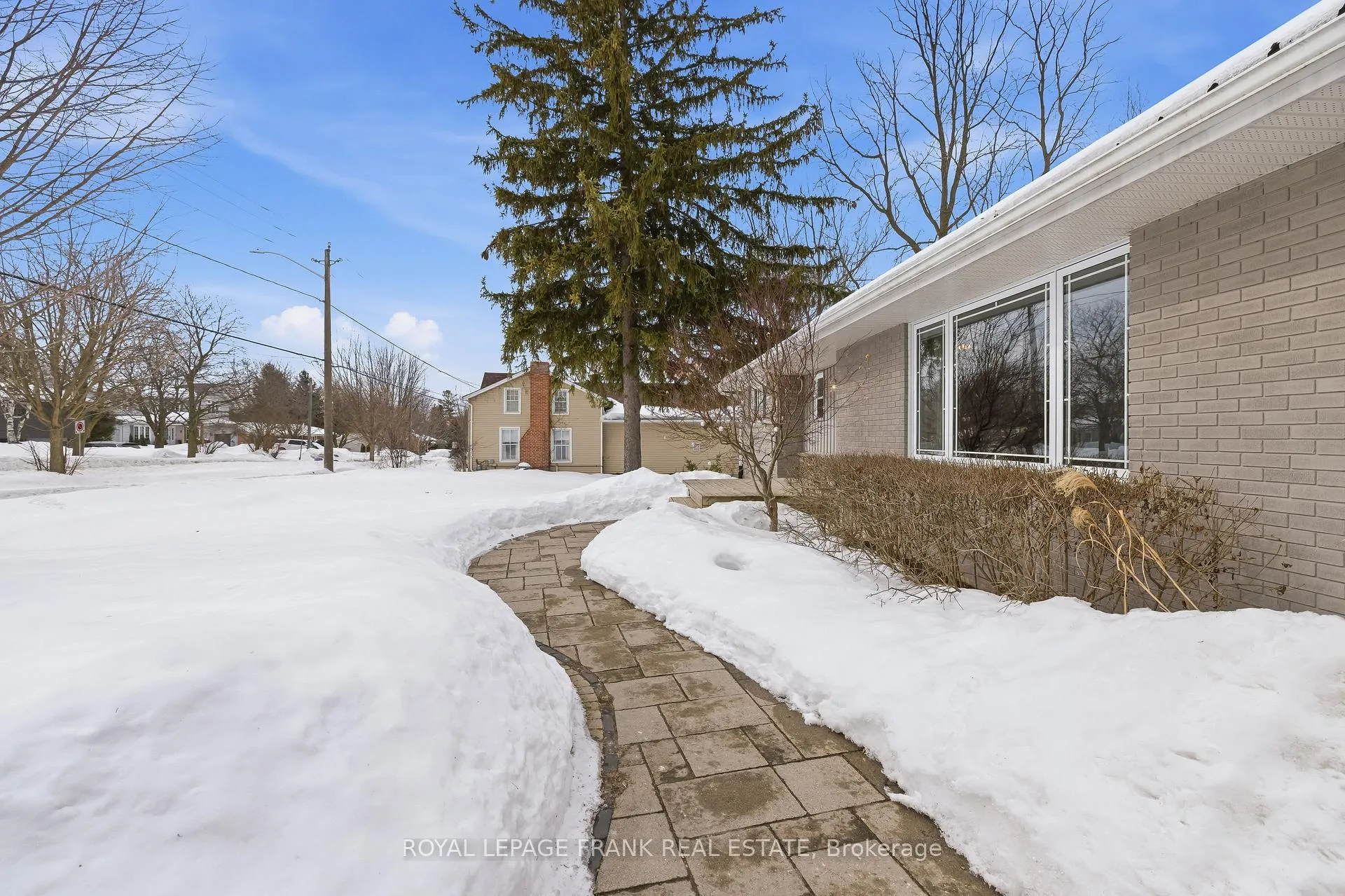 Photo 4 of 579 Queen Street, Scugog, Port Perry — HOMEH