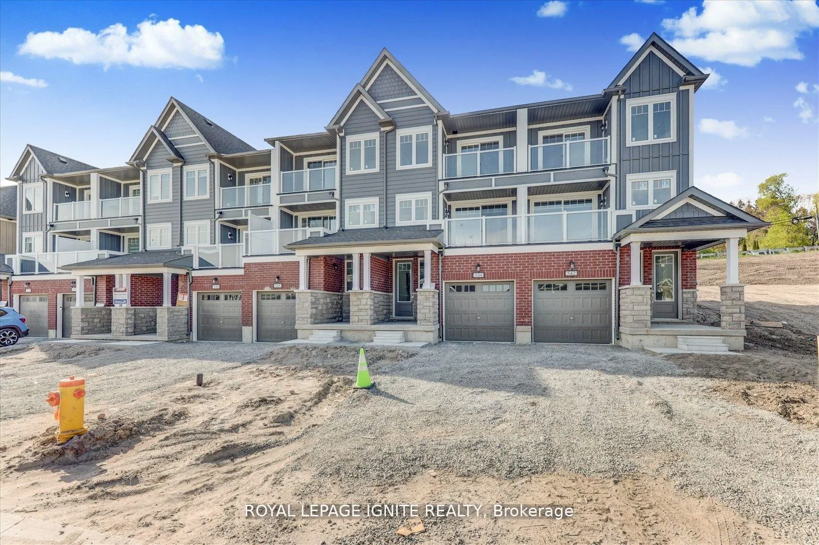 Photo 2 of 544 Hudson Crescent, Midland — HOMEH
