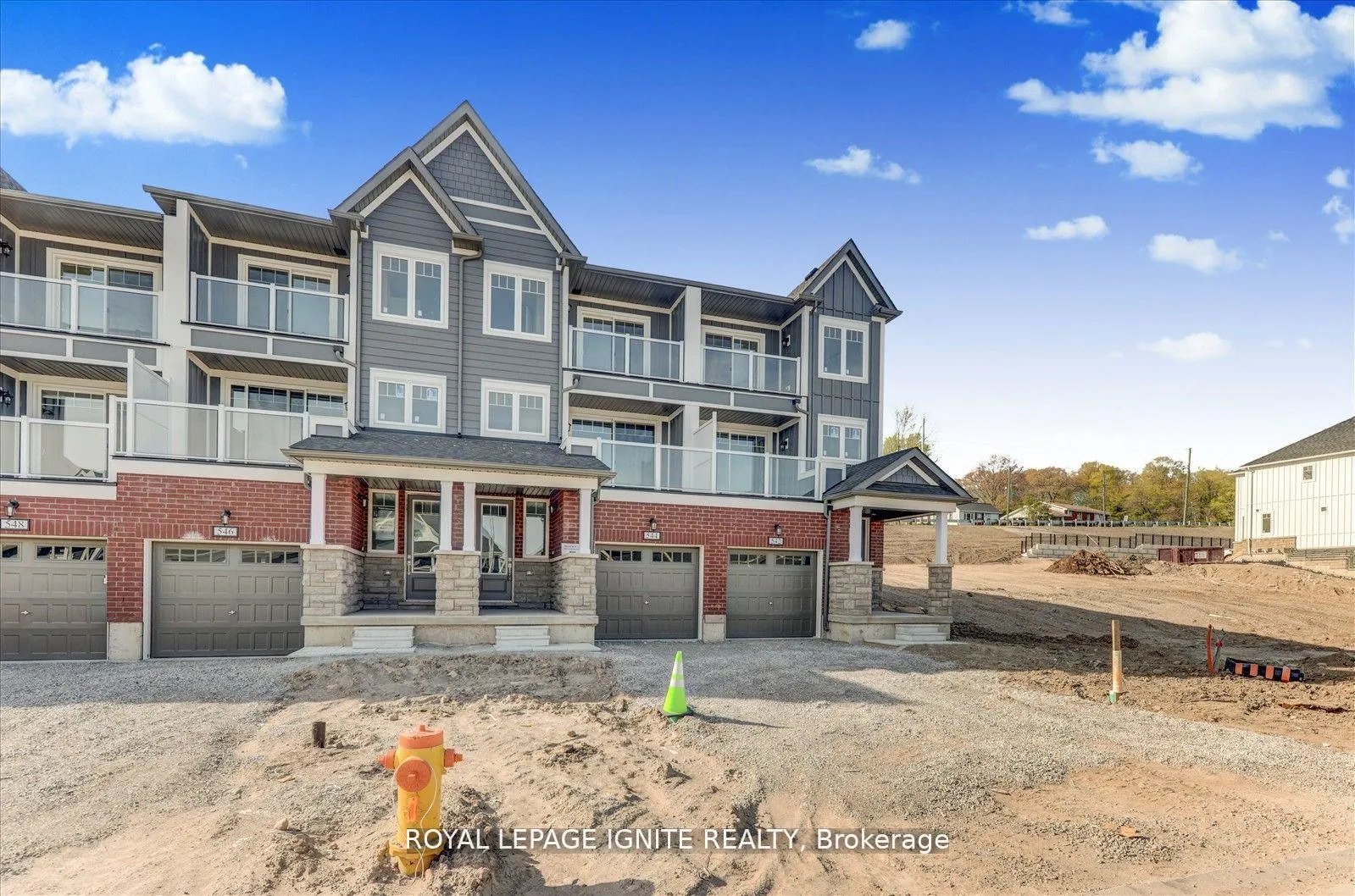 Photo 3 of 544 Hudson Crescent, Midland — HOMEH