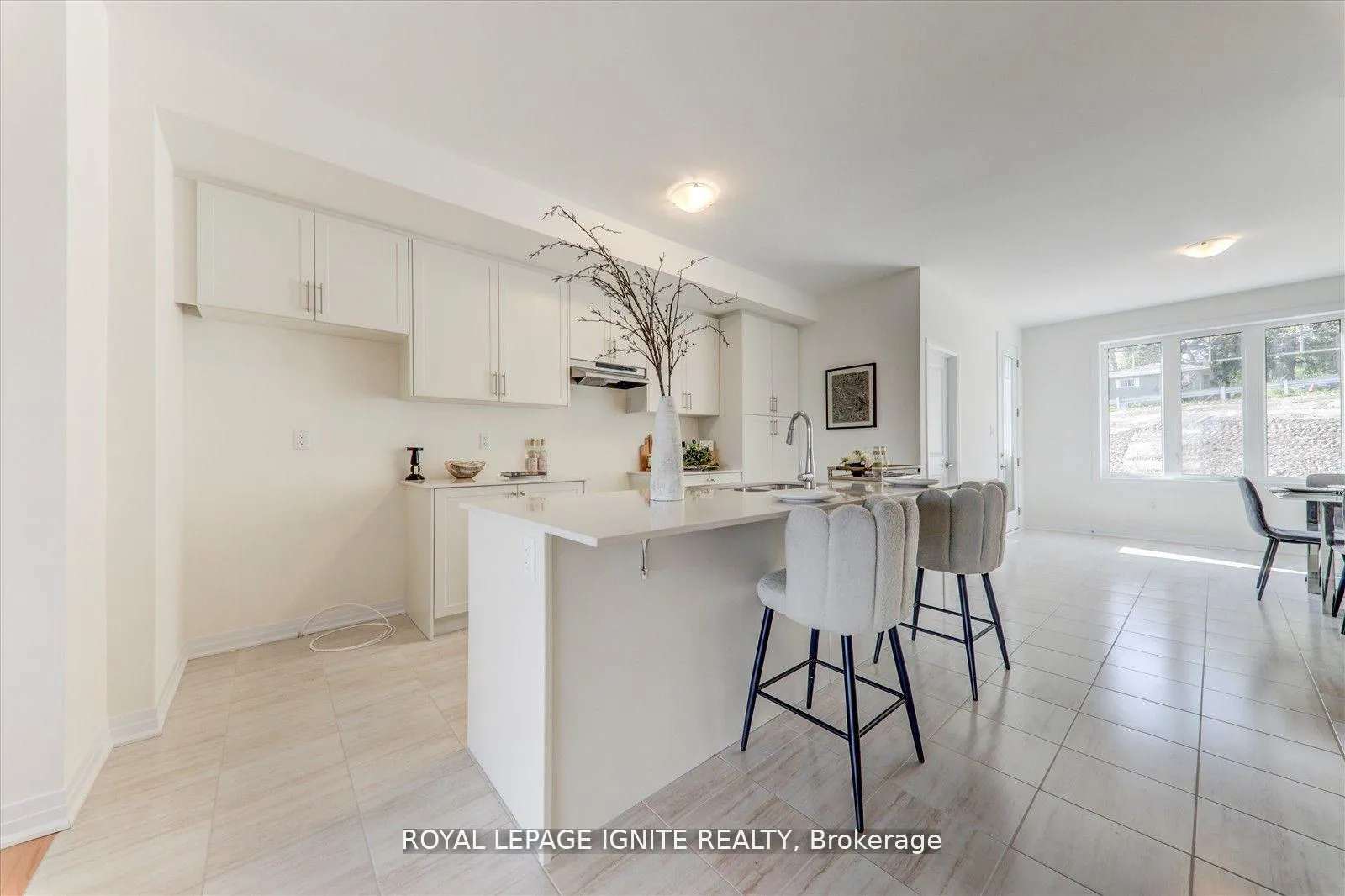 Photo 13 of 544 Hudson Crescent, Midland — HOMEH